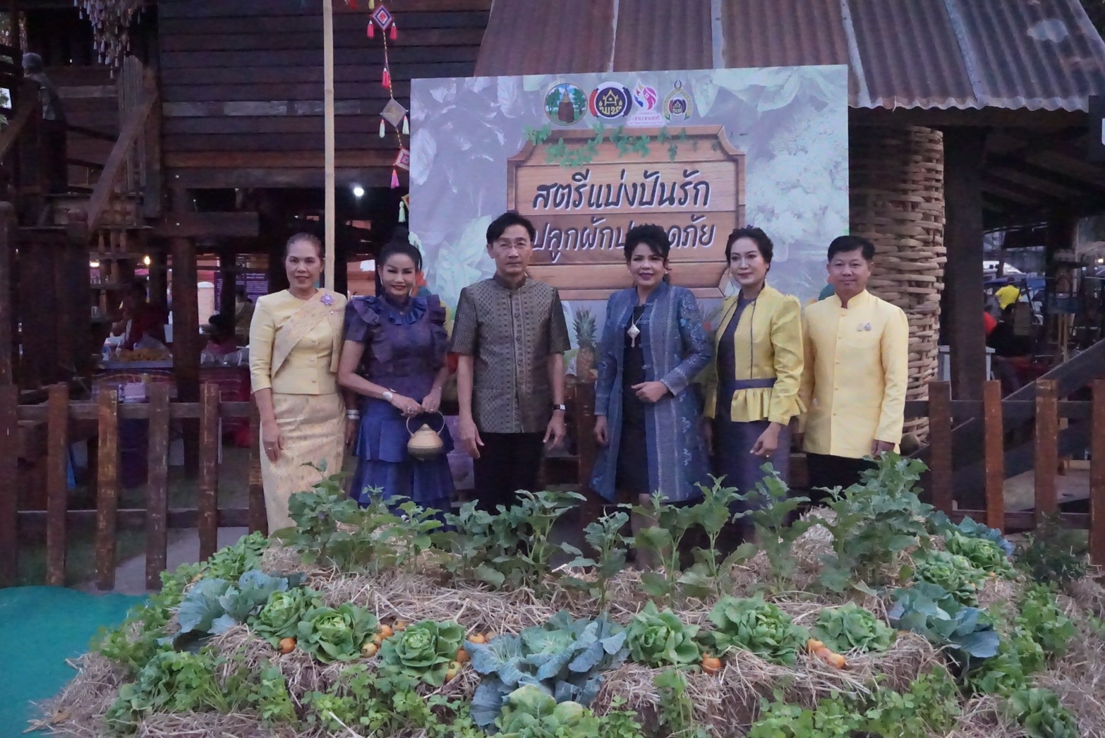 ? พช.ขอนแก่น : จัดงานวันสตรีสากล ประจำปี2566 “รวมพลังสตรี สร้างสรรค์งานพัฒนา สืบสานภูมิปัญญา ผ้าถิ่นทันสมัย ไทขอนแก่น”