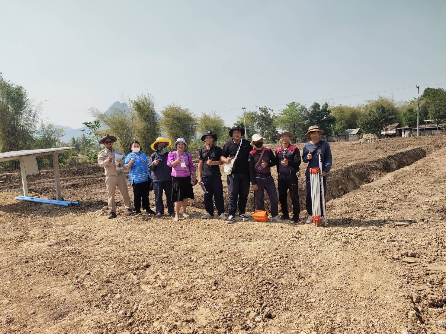 ?พช.ขอนแก่น : ภูผาม่านตรวจรับงานขุด ตามโครงการพัฒนาศูนย์เรียนรู้เศรษฐกิจพอเพียง กิจกรรมย่อยที่ 4.1 การพัฒนาศูนย์การเรียนรู้ทฤษฎีรูปแบบ “โคก หนอง นา” ระดับหมู่บ้าน