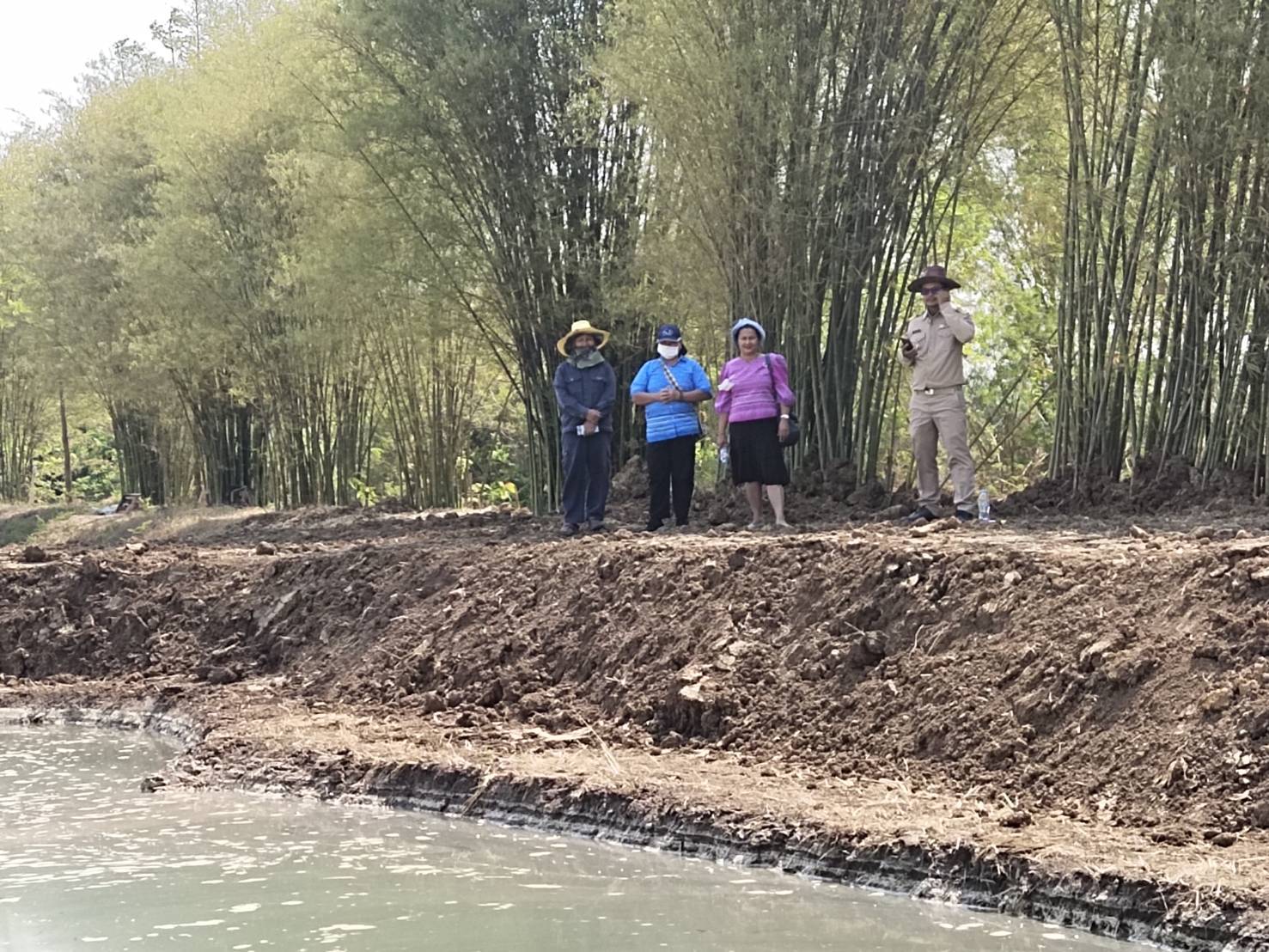 ?พช.ขอนแก่น : ภูผาม่านตรวจรับงานขุด ตามโครงการพัฒนาศูนย์เรียนรู้เศรษฐกิจพอเพียง กิจกรรมย่อยที่ 4.1 การพัฒนาศูนย์การเรียนรู้ทฤษฎีรูปแบบ “โคก หนอง นา” ระดับหมู่บ้าน