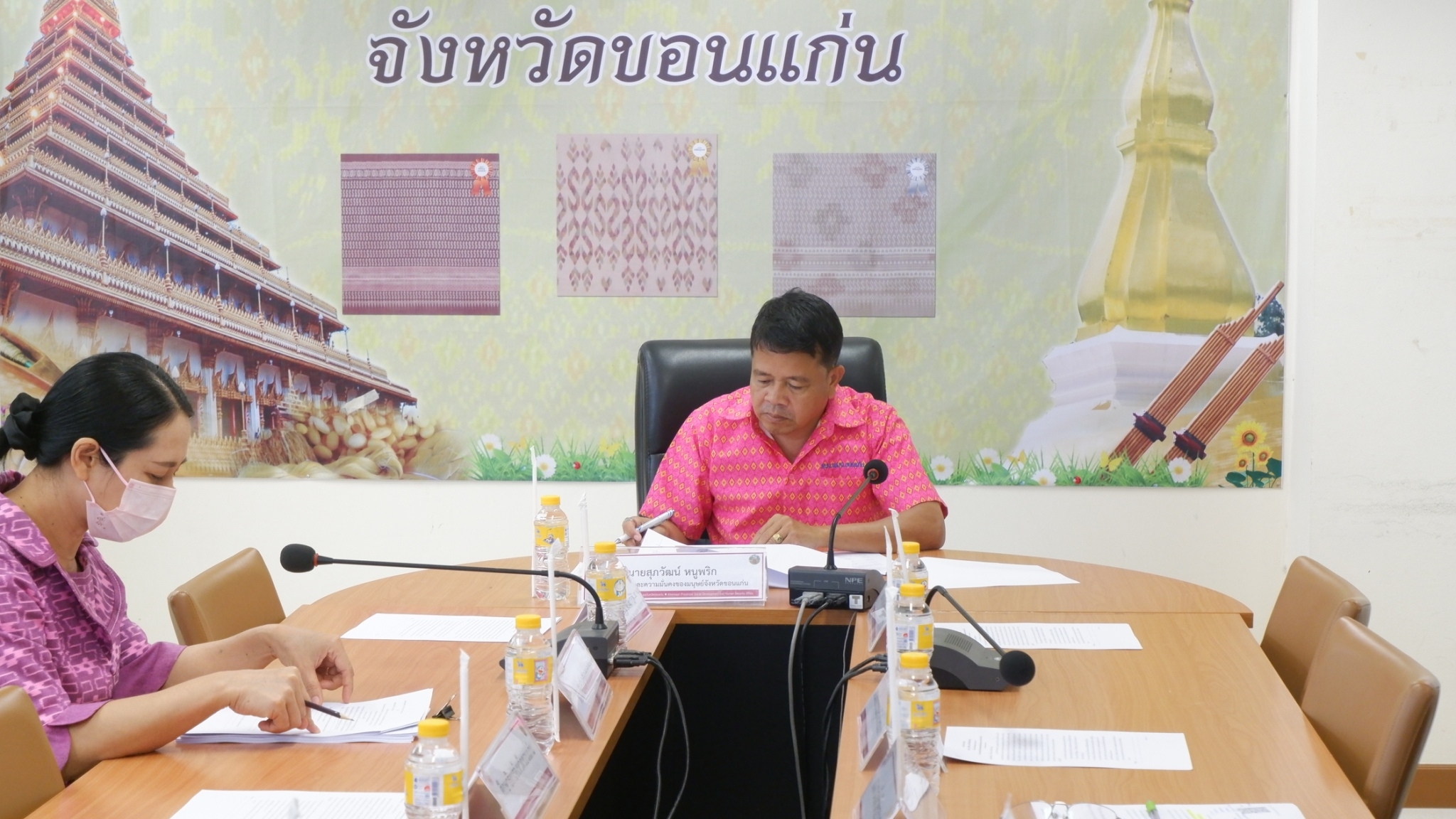 ?พช.ขอนแก่น : ร่วมประชุมคณะทำงานขับเคลื่อนการดำเนินงานขจัดความยากจนและพัฒนาคนทุกช่วงวัยอย่างยั่งยืนตามหลักปรัชญาของเศรษฐกิจพอเพียง ตามภารกิจ 5 มิติ ระดับจังหวัด (มิติที่5 ด้านการเข้าถึงบริการของรัฐ)