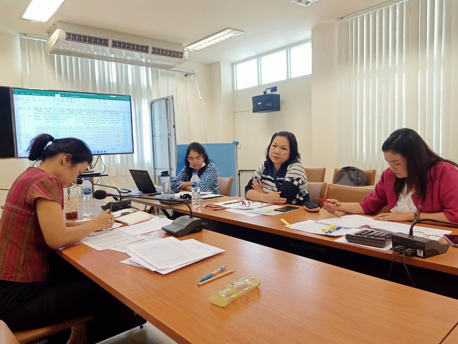 ?จังหวัดขอนแก่น : ประชุมคณะทำงานพิจารณาจัดทำข้อตกลงการปฏิบัติราชการและการประเมินผลการปฏิบัติราชการของข้าราชการสังกัดสำนักงานพัฒนาชุมชนจังหวัดขอนแก่น ครั้งที่ ๒/๒๕๖๖