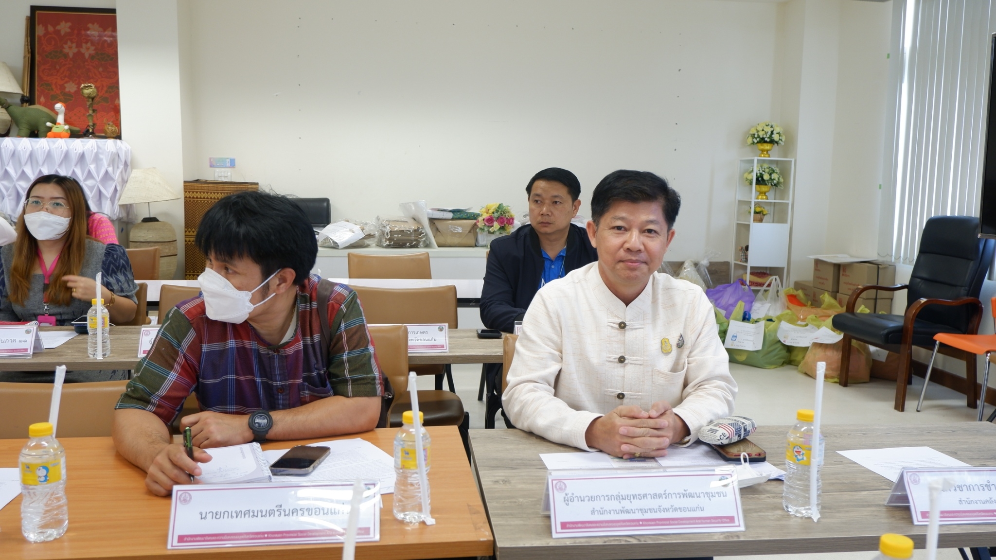 ?พช.ขอนแก่น : ร่วมประชุมคณะทำงานขับเคลื่อนการดำเนินงานขจัดความยากจนและพัฒนาคนทุกช่วงวัยอย่างยั่งยืนตามหลักปรัชญาของเศรษฐกิจพอเพียง ตามภารกิจ 5 มิติ ระดับจังหวัด (มิติที่5 ด้านการเข้าถึงบริการของรัฐ)