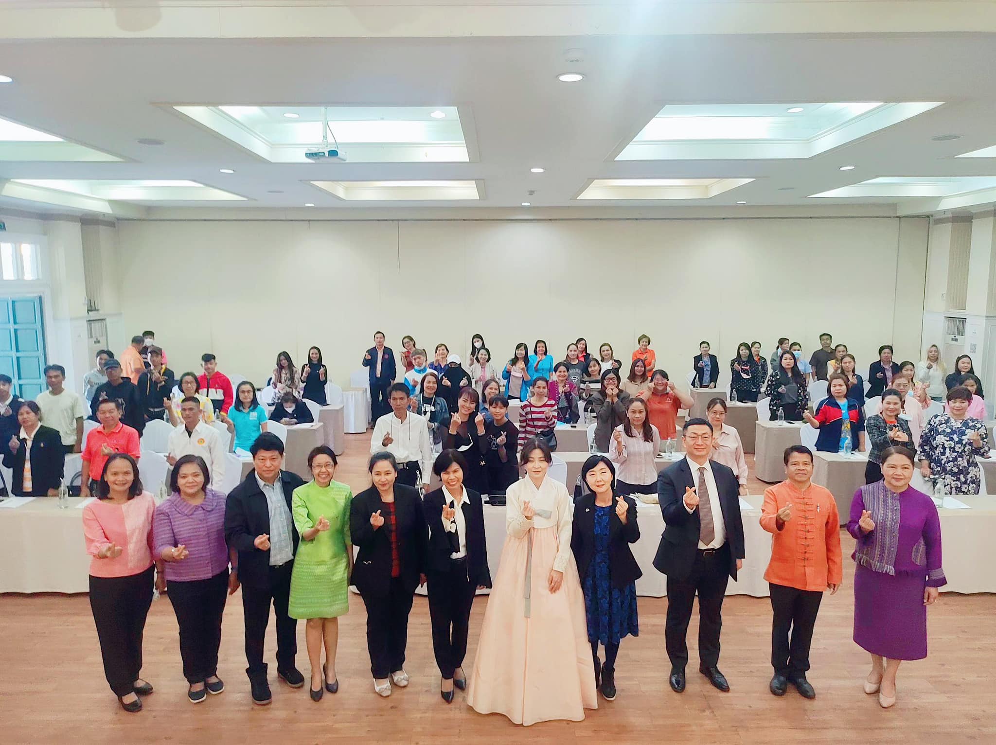 ? พช.ขอนแก่น : ร่วมเป็นเกียรติพิธีเปิดการประชุมเชิงปฏิบัติการเพื่อ กรมกิจการเตรียมความพร้อมหญิงไทยก่อนเดินทางไปต่างประเทศ (เกาหลีใต้)