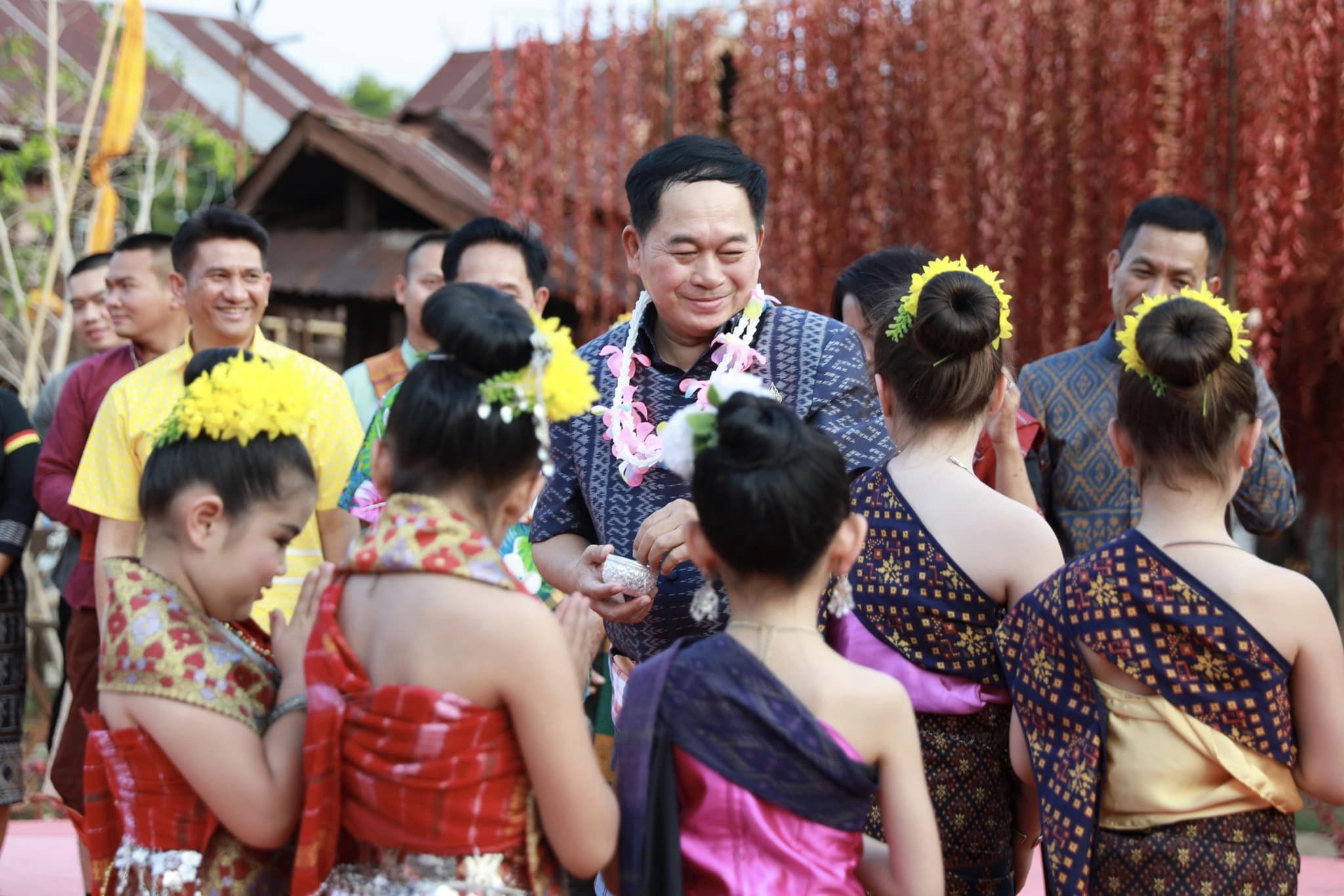 ?จังหวัดขอนแก่น : “ผู้ว่าฯ พบสื่อมวลชน” พร้อมจัดงานสืบสานประเพณีสงกรานต์ ภายใต้แนวคิด “วิถีไทบ้านขอนแก่น ร่วมสานใจสู่สากล”