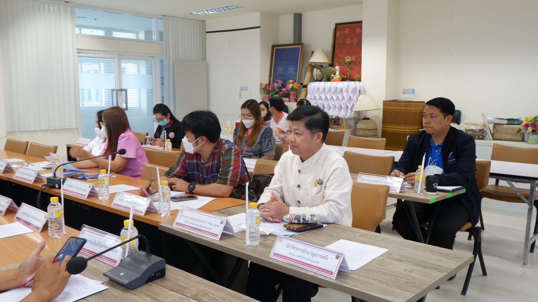 ?พช.ขอนแก่น : ร่วมประชุมคณะทำงานขับเคลื่อนการดำเนินงานขจัดความยากจนและพัฒนาคนทุกช่วงวัยอย่างยั่งยืนตามหลักปรัชญาของเศรษฐกิจพอเพียง ตามภารกิจ 5 มิติ ระดับจังหวัด (มิติที่5 ด้านการเข้าถึงบริการของรัฐ)