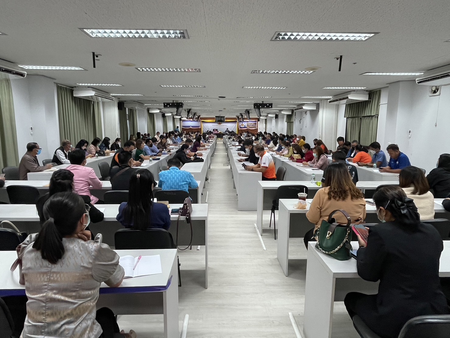 ? พช.ขอนแก่น : ร่วมประชุมชี้แจงแนวทางการเพิ่มทักษะการพัฒนากสิกรรมสู่ระบบเศรษฐกิจพอเพียงรูปแบบ “โคก หนอง นา ” และการสร้างและการพัฒนาพื้นที่ต้นแบบพื้นที่ต้นแบบในการพัฒนาคุณภาพชีวิต ตามหลักทฤษฎีใหม่สู่ “เขตพัฒนาเศรษฐกิจพอเพียง”