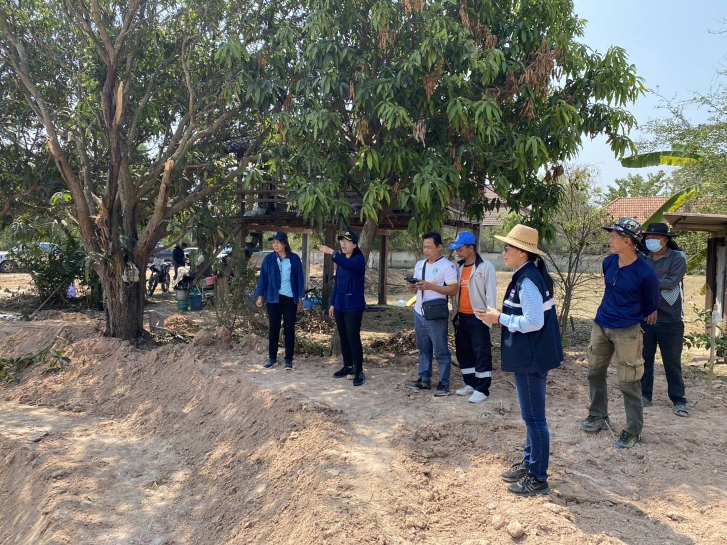 ?พช.ขอนแก่น : อำเภอบ้านฝางติดตามงานขุด ตามโครงการพัฒนาศูนย์เรียนรู้เศรษฐกิจพอเพียง กิจกรรมย่อยที่ 4.1 การพัฒนาศูนย์การเรียนรู้ทฤษฎีรูปแบบ “โคก หนอง นา” ระดับหมู่บ้าน