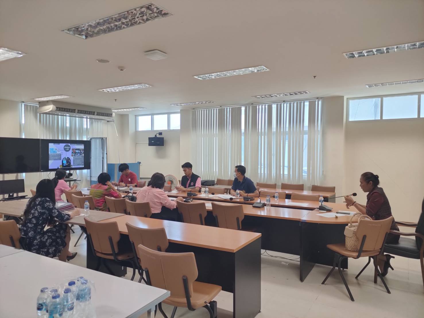 ?พช.ขอนแก่น : ประชุมคณะทำงานขับเคลื่อนการดำเนินงานขจัดความยากจนและพัฒนาคนทุกช่วงวัยอย่างยั่งยืนตามหลักปรัชญาของเศรษฐกิจพอเพียง ตามภารกิจ 5 มิติ ระดับจังหวัด (รายทีม)