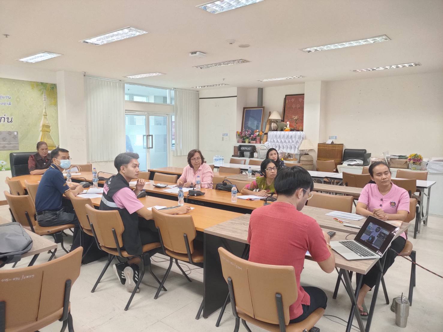 ?พช.ขอนแก่น : ประชุมคณะทำงานขับเคลื่อนการดำเนินงานขจัดความยากจนและพัฒนาคนทุกช่วงวัยอย่างยั่งยืนตามหลักปรัชญาของเศรษฐกิจพอเพียง ตามภารกิจ 5 มิติ ระดับจังหวัด (รายทีม)