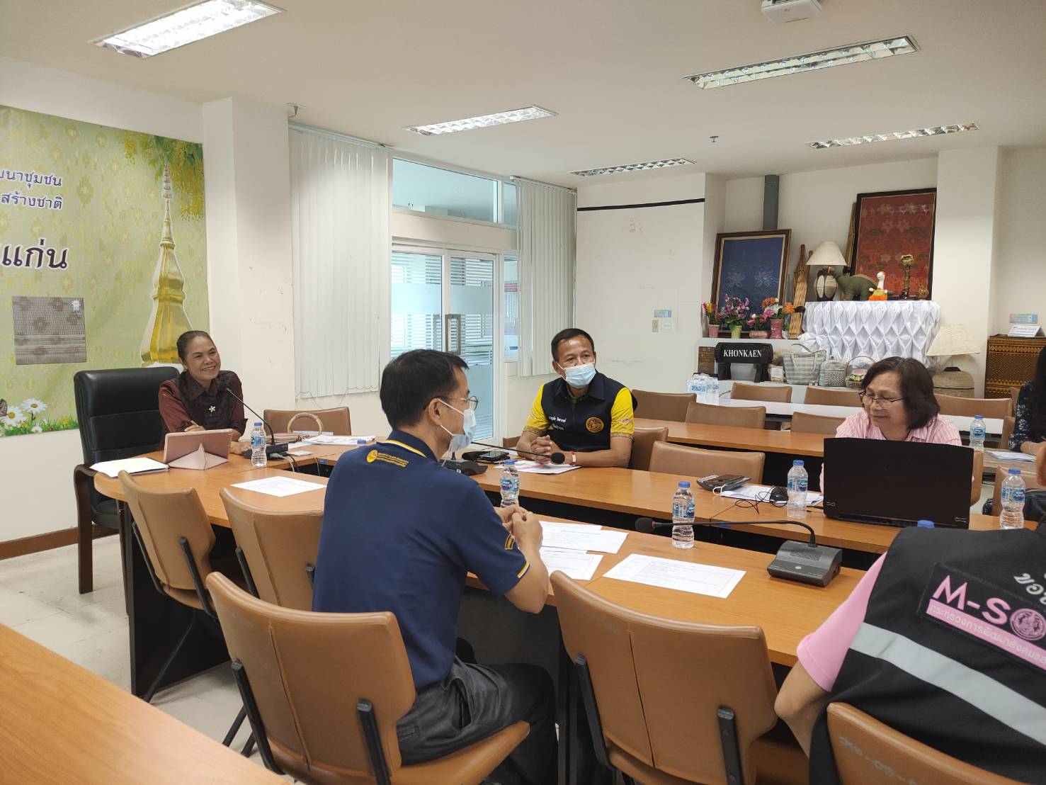 ?พช.ขอนแก่น : ประชุมคณะทำงานขับเคลื่อนการดำเนินงานขจัดความยากจนและพัฒนาคนทุกช่วงวัยอย่างยั่งยืนตามหลักปรัชญาของเศรษฐกิจพอเพียง ตามภารกิจ 5 มิติ ระดับจังหวัด (รายทีม)
