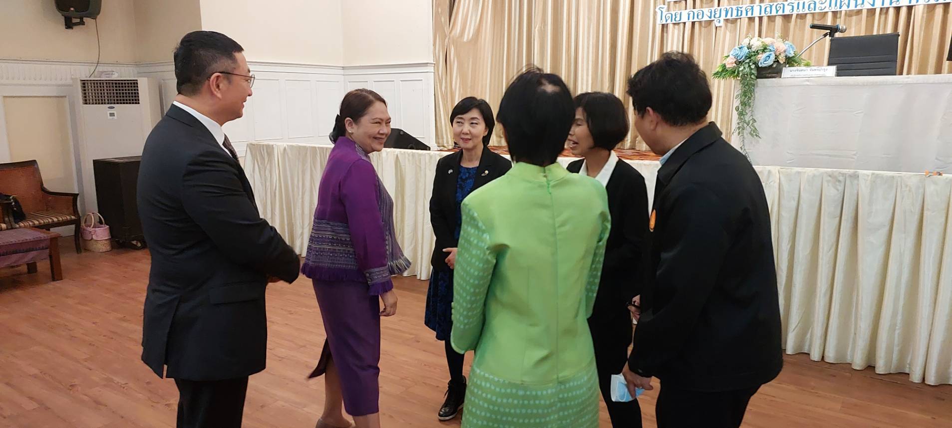 ? พช.ขอนแก่น : ร่วมเป็นเกียรติพิธีเปิดการประชุมเชิงปฏิบัติการเพื่อ กรมกิจการเตรียมความพร้อมหญิงไทยก่อนเดินทางไปต่างประเทศ (เกาหลีใต้)