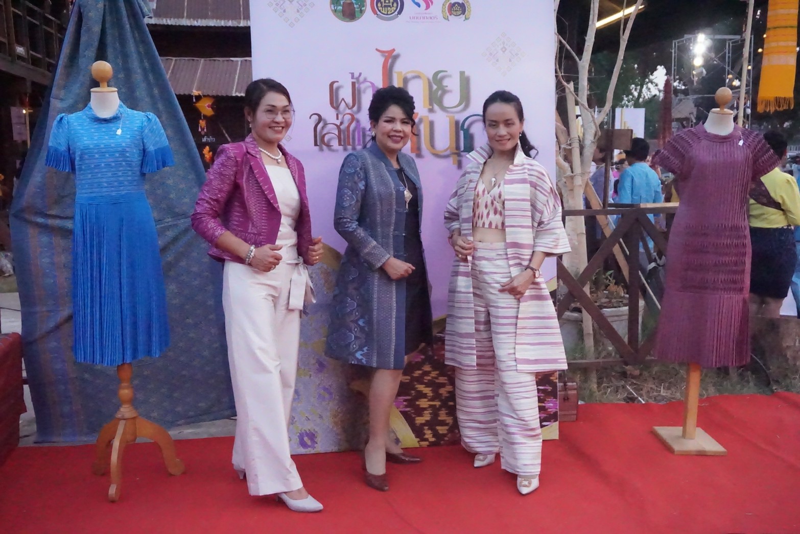? พช.ขอนแก่น : จัดงานวันสตรีสากล ประจำปี2566 “รวมพลังสตรี สร้างสรรค์งานพัฒนา สืบสานภูมิปัญญา ผ้าถิ่นทันสมัย ไทขอนแก่น”