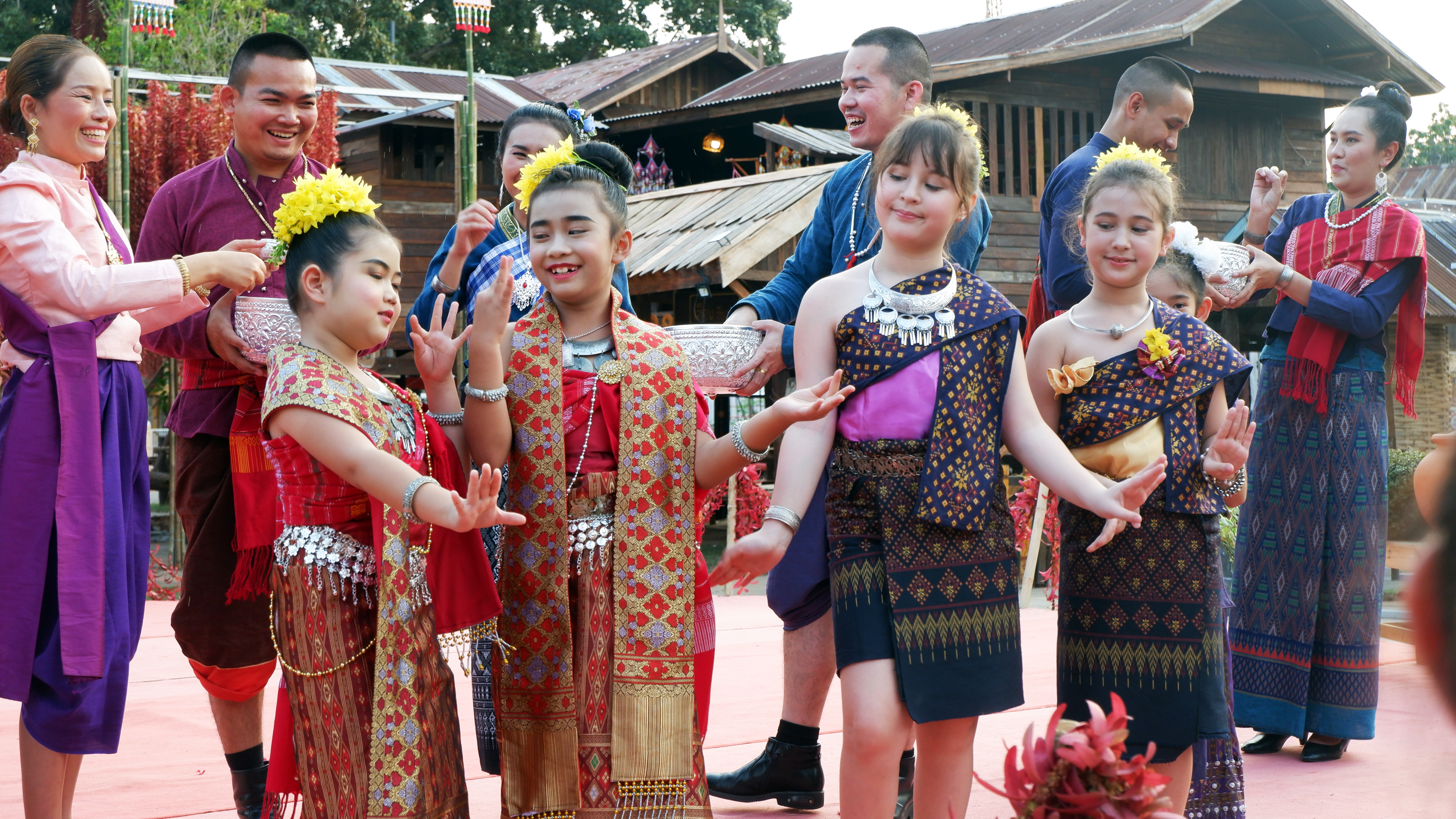 ?จังหวัดขอนแก่น : “ผู้ว่าฯ พบสื่อมวลชน” พร้อมจัดงานสืบสานประเพณีสงกรานต์ ภายใต้แนวคิด “วิถีไทบ้านขอนแก่น ร่วมสานใจสู่สากล”