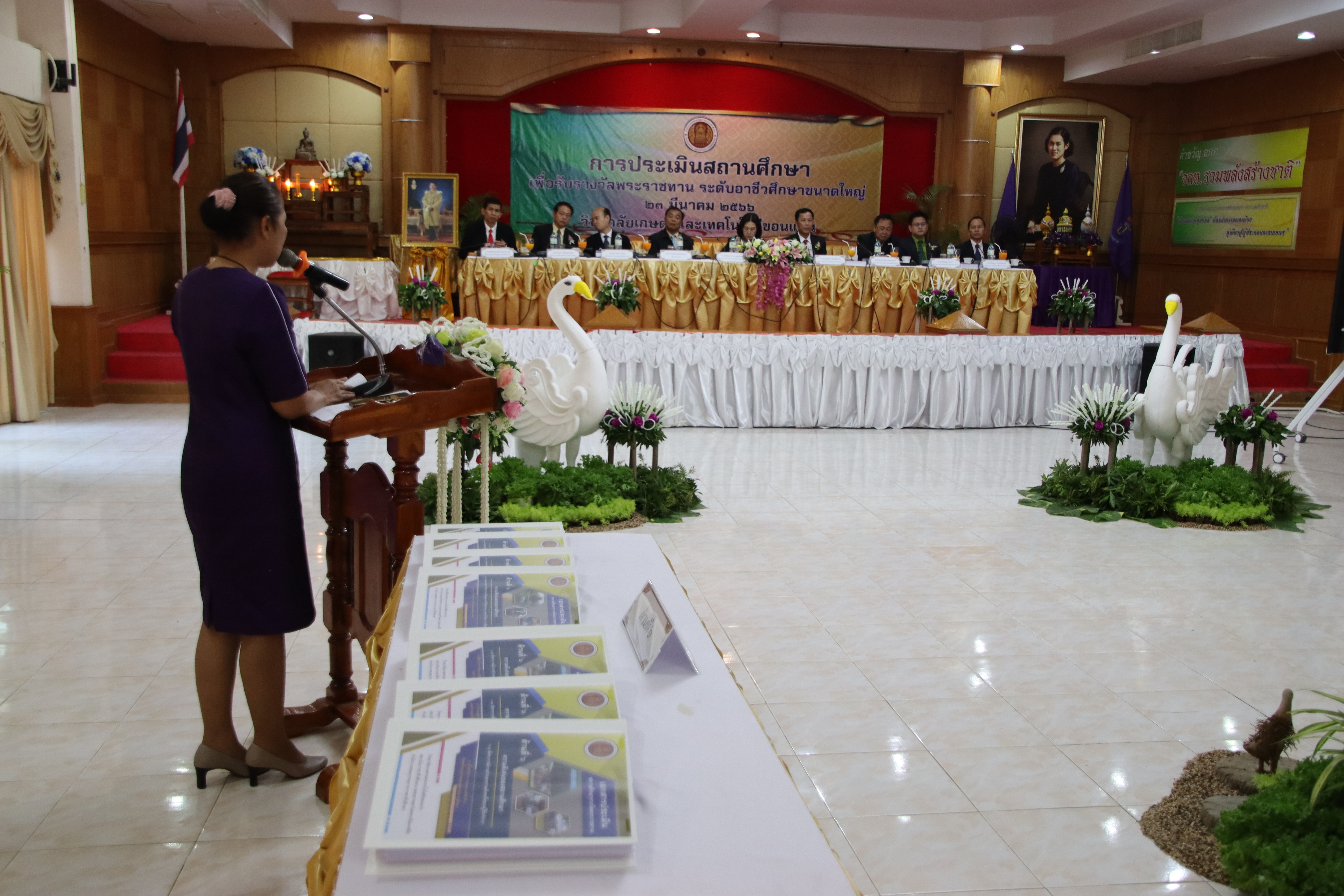 ? พช.ขอนแก่น : ร่วมเป็นเกียรติและให้คำรับรองคณะกรรมการประเมินสถานศึกษาเพื่อรับรางวัลพระราชทานประจำปี 2565 ระดับเขตความรับผิดชอบของ กลุ่มจังหวัด 7