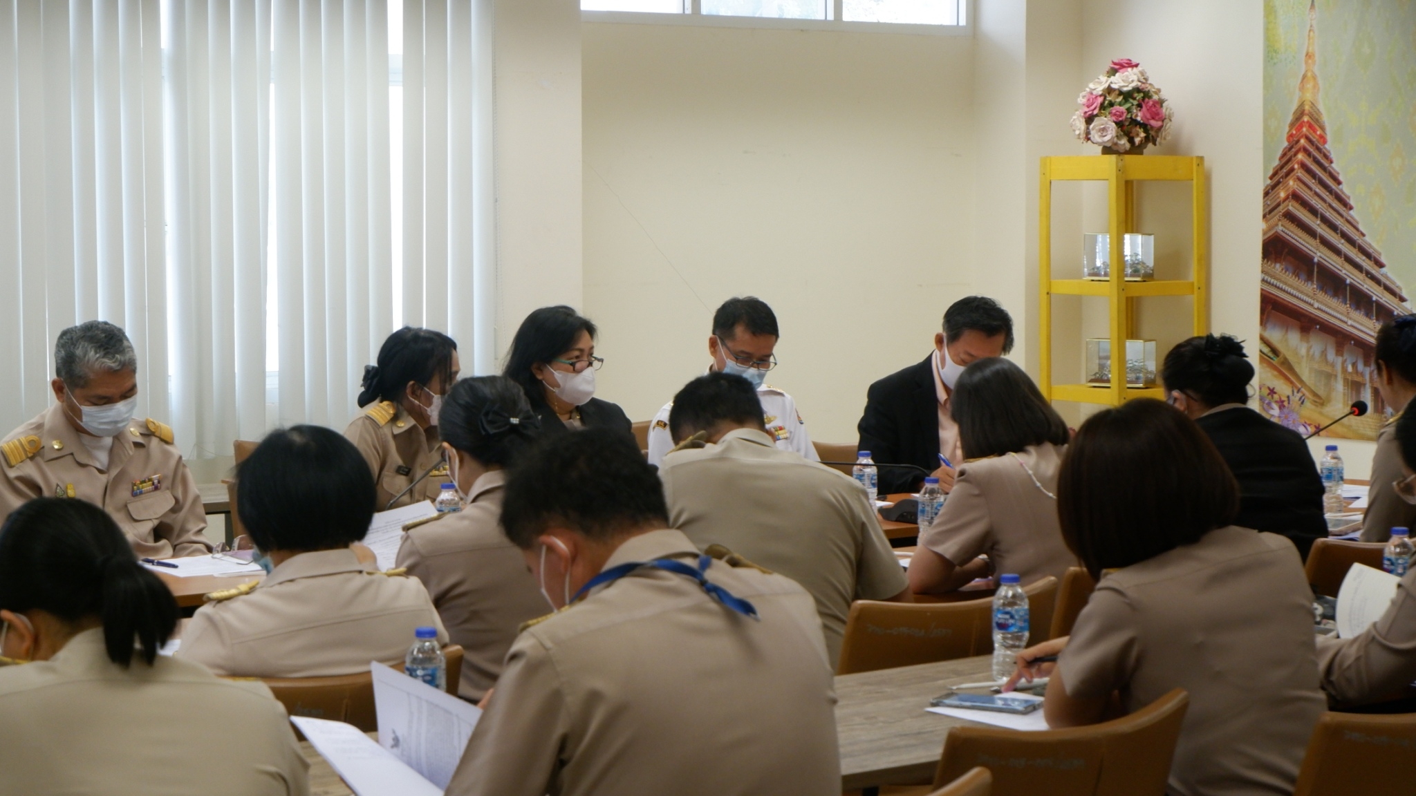 ?พช.ขอนแก่น : ประชุมคณะทำงานขับเคลื่อนการดำเนินงานขจัดความยากจนและพัฒนาคนทุกช่วงวัยอย่างยั่งยืนตามหลักปรัชญาของเศรษฐกิจพอเพียง ตามภารกิจ 5 มิติ ระดับจังหวัด (มิติที่4 ด้านรายได้)