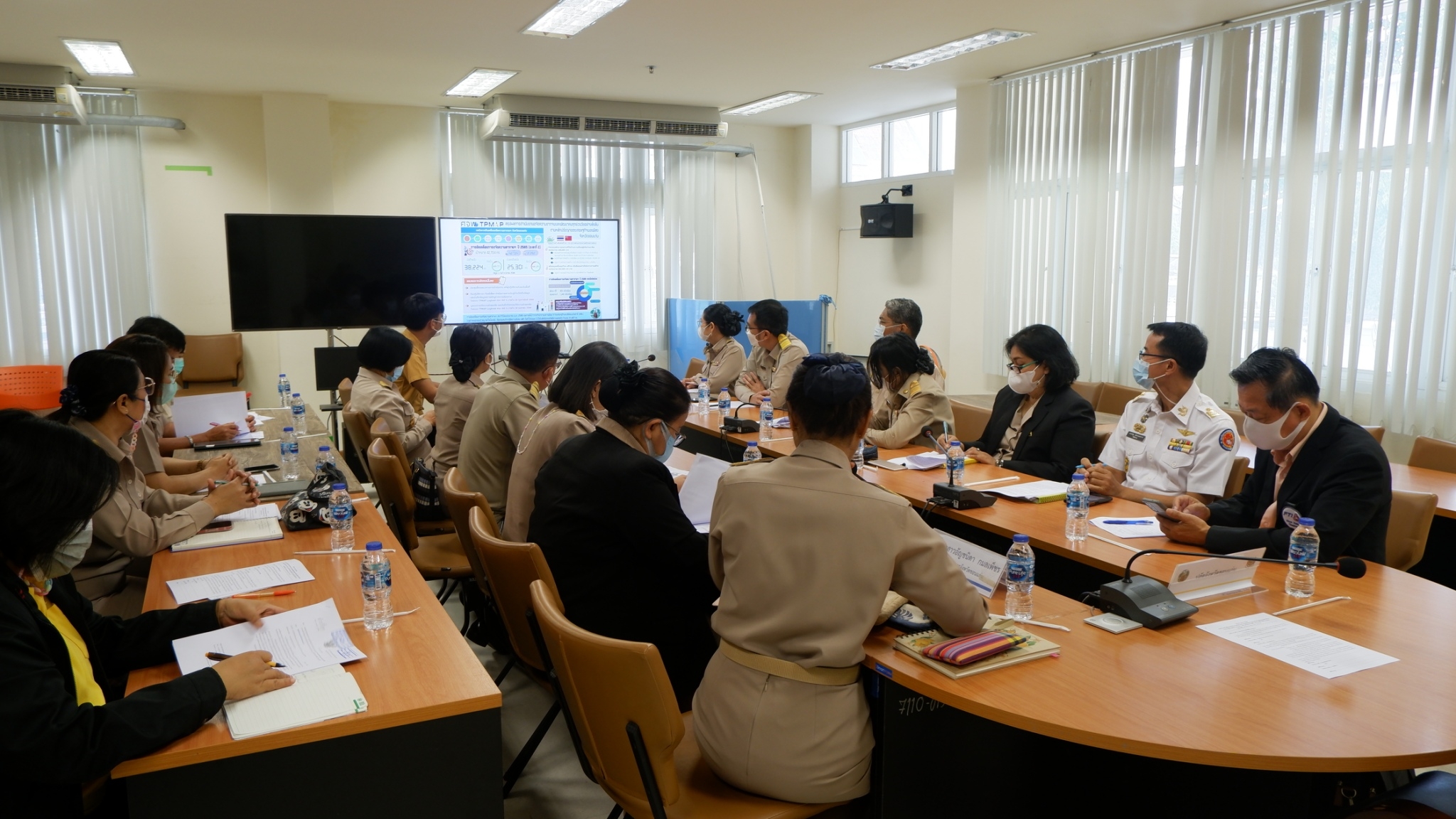 ?พช.ขอนแก่น : ประชุมคณะทำงานขับเคลื่อนการดำเนินงานขจัดความยากจนและพัฒนาคนทุกช่วงวัยอย่างยั่งยืนตามหลักปรัชญาของเศรษฐกิจพอเพียง ตามภารกิจ 5 มิติ ระดับจังหวัด (มิติที่4 ด้านรายได้)