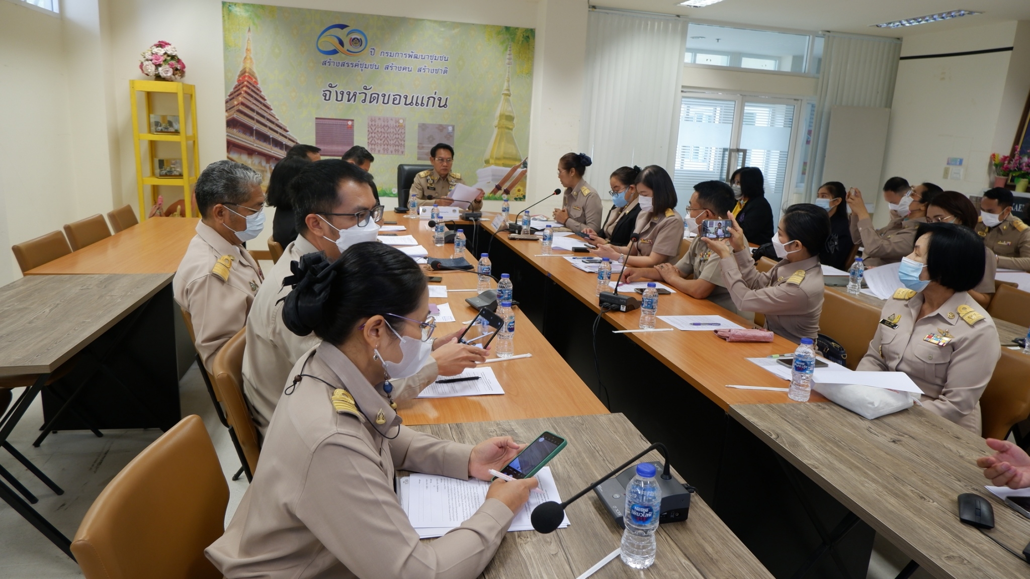 ?พช.ขอนแก่น : ประชุมคณะทำงานขับเคลื่อนการดำเนินงานขจัดความยากจนและพัฒนาคนทุกช่วงวัยอย่างยั่งยืนตามหลักปรัชญาของเศรษฐกิจพอเพียง ตามภารกิจ 5 มิติ ระดับจังหวัด (มิติที่4 ด้านรายได้)