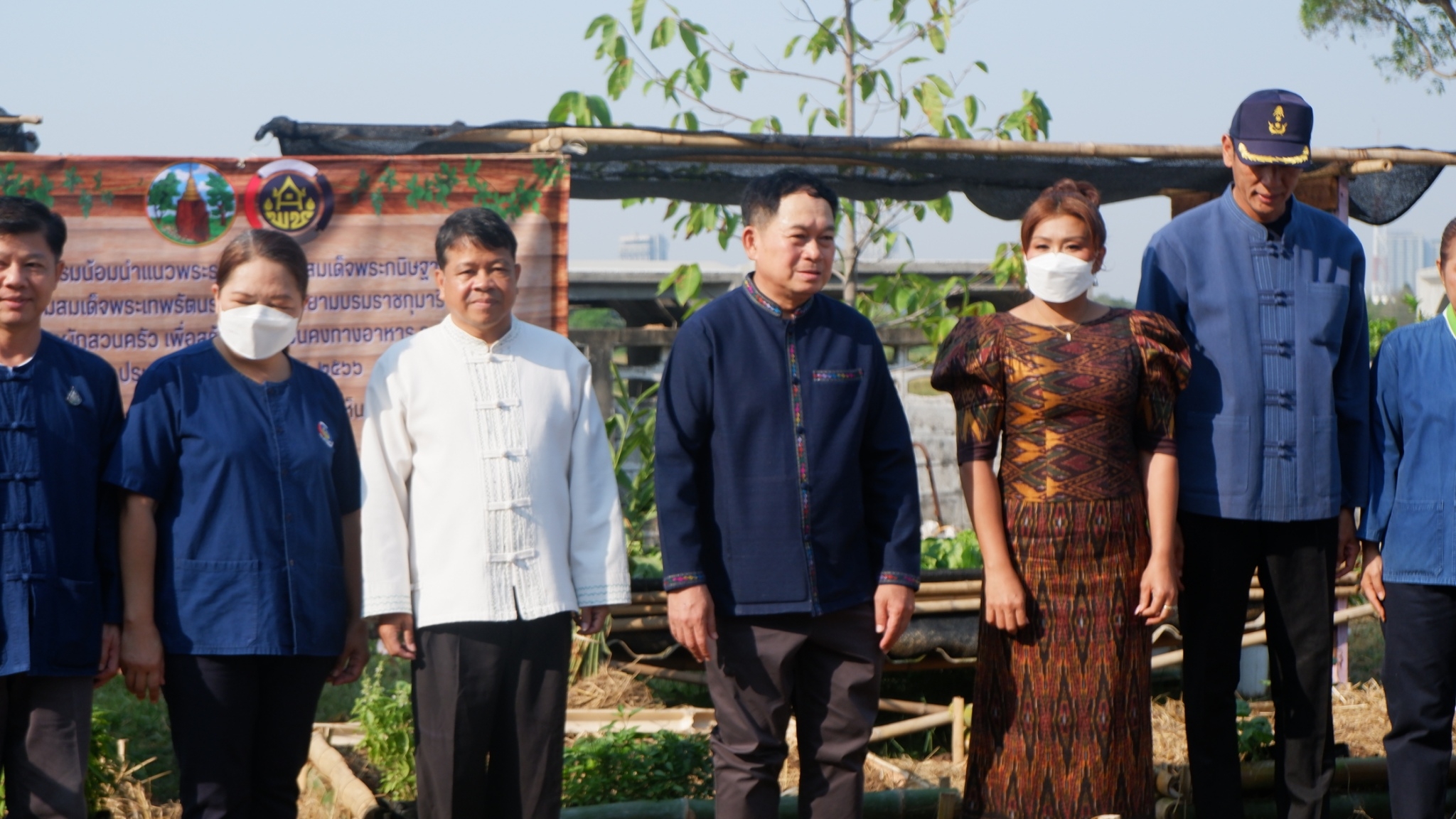 ? พช.ขอนแก่น : พ่อเมืองขอนแก่น เปิดจวนชวนปลูกพืชผักสวนครัว “ผู้นำต้นแบบตัวอย่างที่เห็นจริง” ตามแนวพระราชดำริของสมเด็จพระกนิษฐาธิราชเจ้า กรมสมเด็จพระเทพรัตนราชสุดาฯ สยามบรมราชกุมารีสู่ปฏิบัติการปลูกผักสวนครัว เพื่อสร้างความมั่นคงทางอาหาร