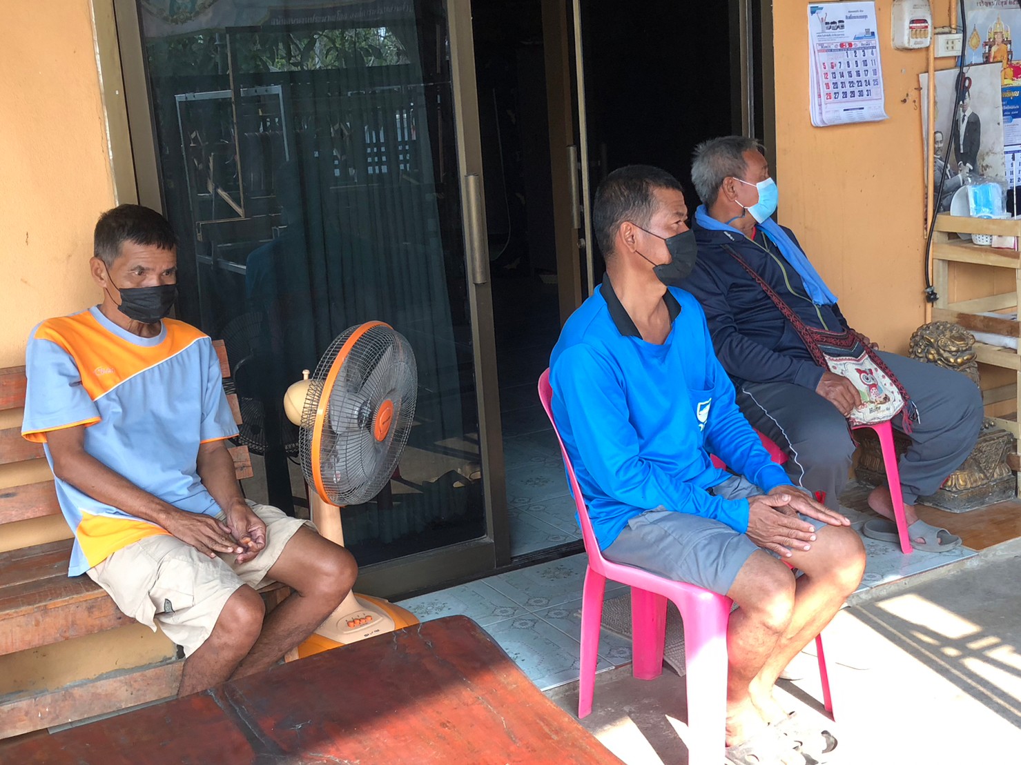 ? พช.ขอนแก่น : เยี่ยมเยือนและมอบวัสดุประกอบอาชีพ สิ่งของอุปโภคบริโภคให้ครัวเรือนเป้าหมายขจัดความยากจนและพัฒนาคนทุกช่วงวัยอย่างยั่งยืน ตามหลักปรัชญาเศรษฐกิจพอเพียง ปี 2565 จากฐานข้อมูล TPMAP อำเภอหนองสองห้อง