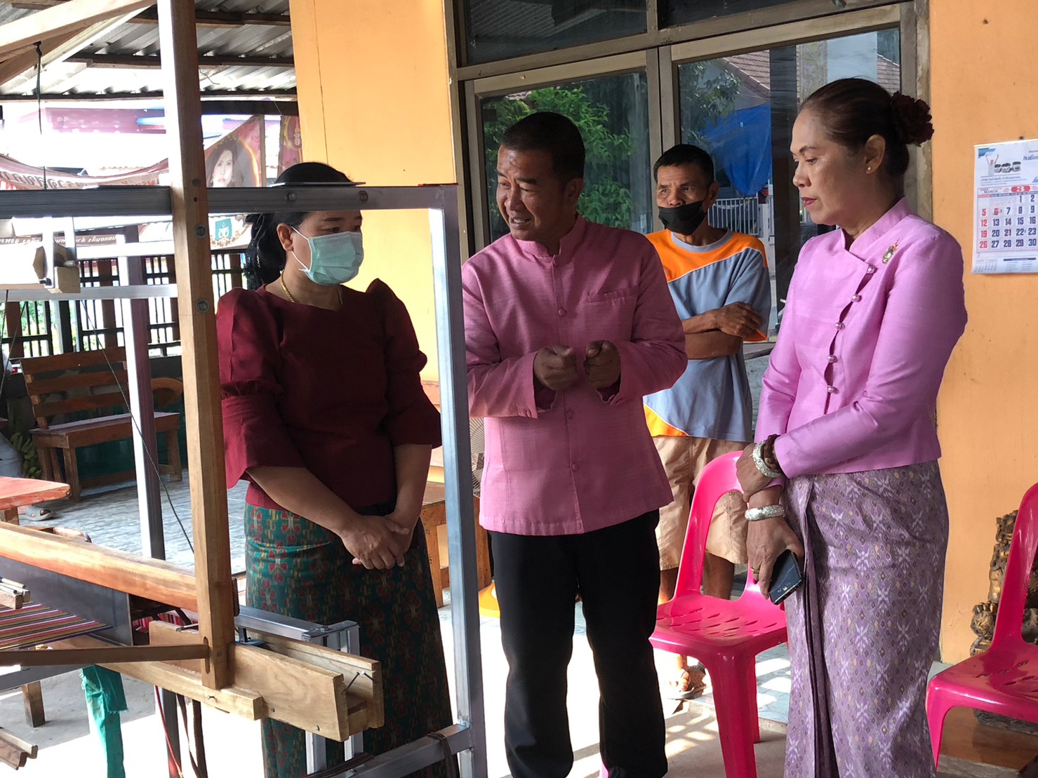 ? พช.ขอนแก่น : เยี่ยมเยือนและมอบวัสดุประกอบอาชีพ สิ่งของอุปโภคบริโภคให้ครัวเรือนเป้าหมายขจัดความยากจนและพัฒนาคนทุกช่วงวัยอย่างยั่งยืน ตามหลักปรัชญาเศรษฐกิจพอเพียง ปี 2565 จากฐานข้อมูล TPMAP อำเภอหนองสองห้อง