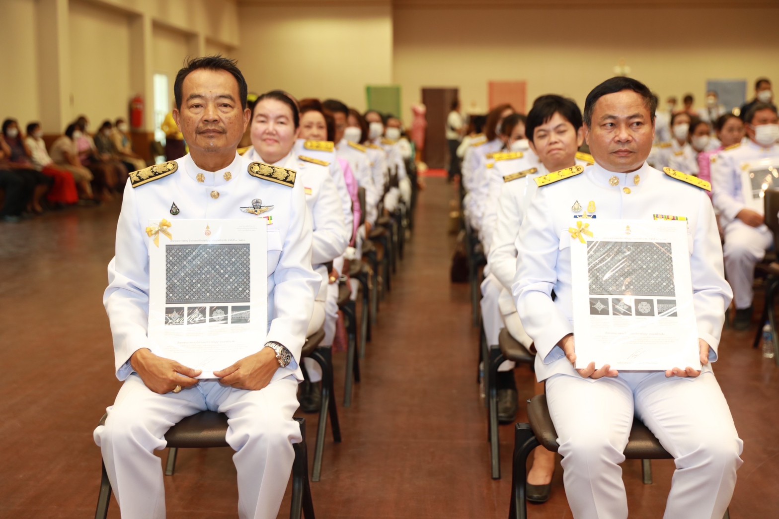 ?จังหวัดขอนแก่น : จัดพิธีมอบลายผ้าพระราชทาน “ผ้าลายดอกรักราชกัญญา”