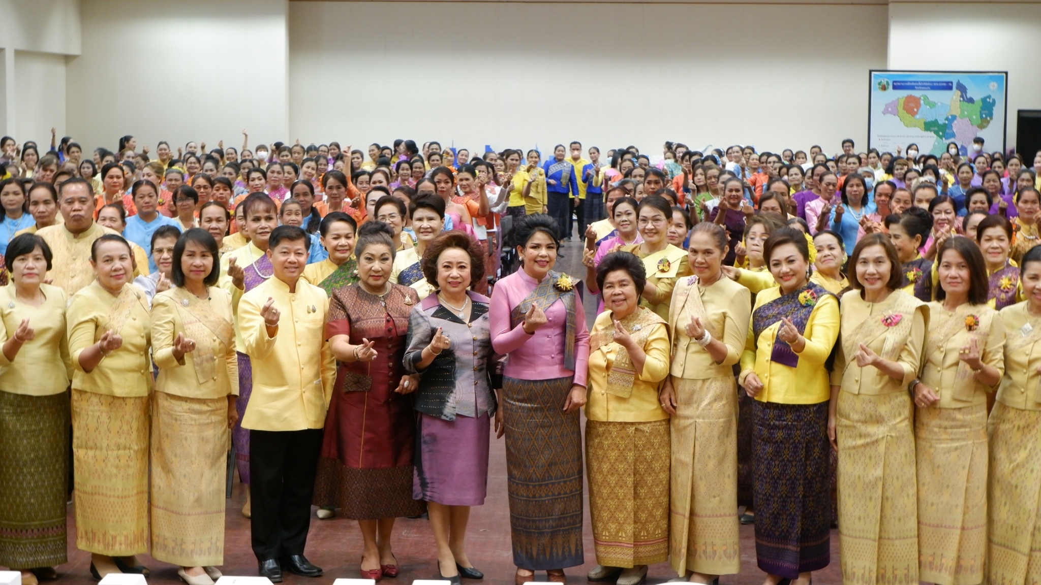 ? พช.ขอนแก่น : จัดงานวันสตรีสากล ประจำปี2566 “รวมพลังสตรี สร้างสรรค์งานพัฒนา สืบสานภูมิปัญญา ผ้าถิ่นทันสมัย ไทขอนแก่น”