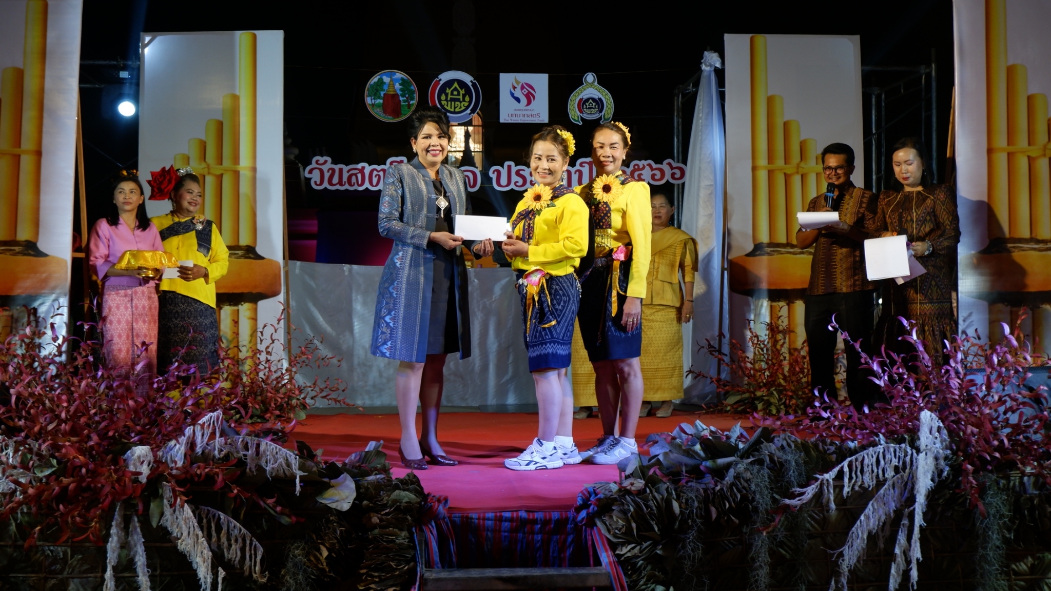 ? พช.ขอนแก่น : จัดงานวันสตรีสากล ประจำปี2566 “รวมพลังสตรี สร้างสรรค์งานพัฒนา สืบสานภูมิปัญญา ผ้าถิ่นทันสมัย ไทขอนแก่น”