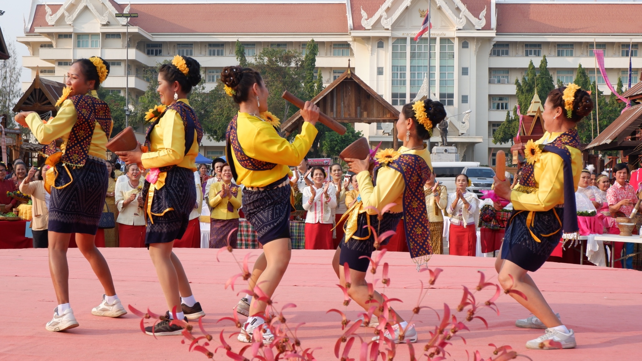 ? พช.ขอนแก่น : จัดงานวันสตรีสากล ประจำปี2566 “รวมพลังสตรี สร้างสรรค์งานพัฒนา สืบสานภูมิปัญญา ผ้าถิ่นทันสมัย ไทขอนแก่น”