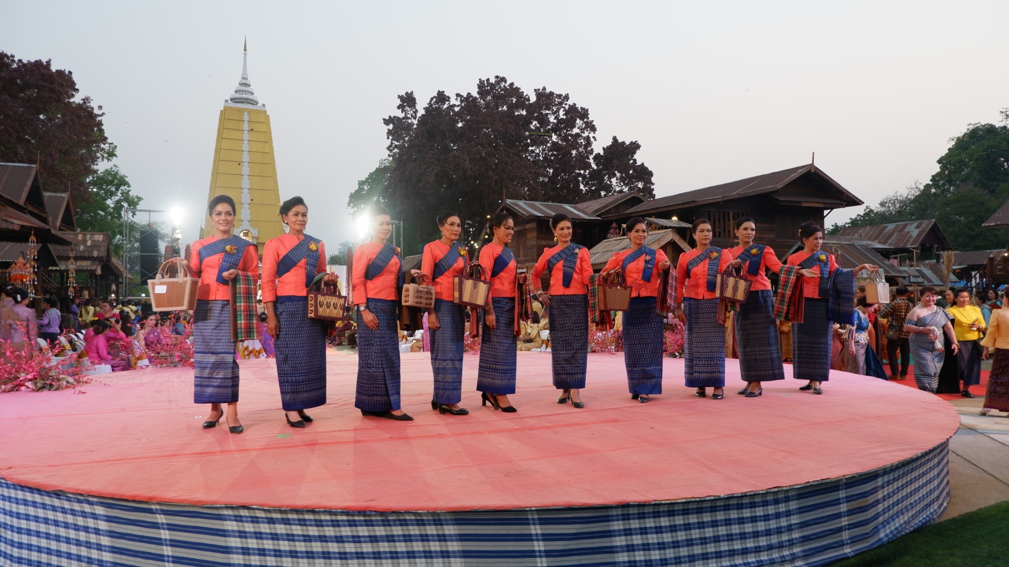 ? พช.ขอนแก่น : จัดงานวันสตรีสากล ประจำปี2566 “รวมพลังสตรี สร้างสรรค์งานพัฒนา สืบสานภูมิปัญญา ผ้าถิ่นทันสมัย ไทขอนแก่น”