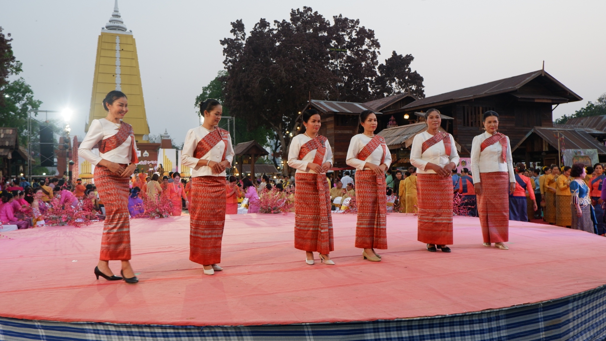 ? พช.ขอนแก่น : จัดงานวันสตรีสากล ประจำปี2566 “รวมพลังสตรี สร้างสรรค์งานพัฒนา สืบสานภูมิปัญญา ผ้าถิ่นทันสมัย ไทขอนแก่น”