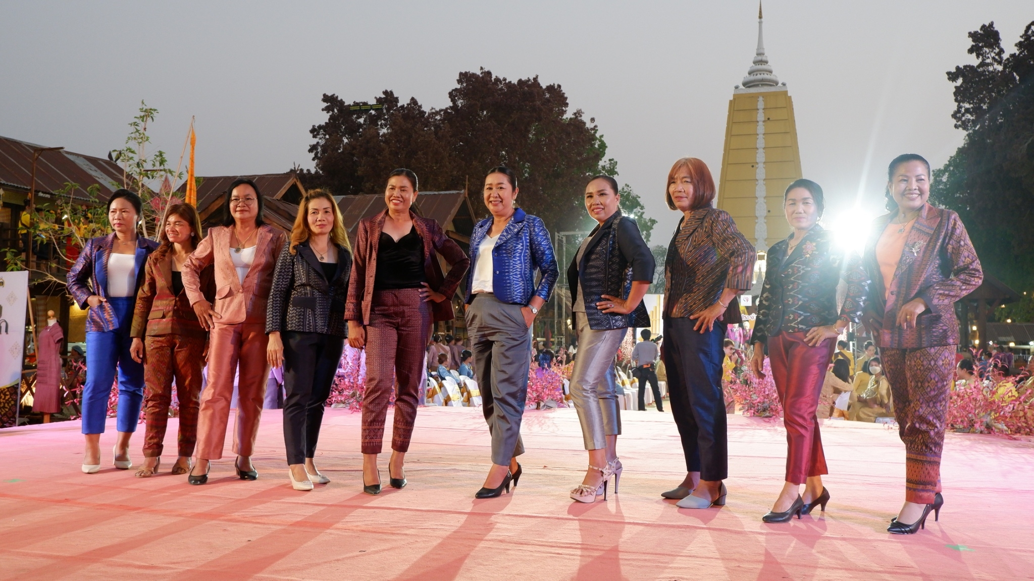 ? พช.ขอนแก่น : จัดงานวันสตรีสากล ประจำปี2566 “รวมพลังสตรี สร้างสรรค์งานพัฒนา สืบสานภูมิปัญญา ผ้าถิ่นทันสมัย ไทขอนแก่น”