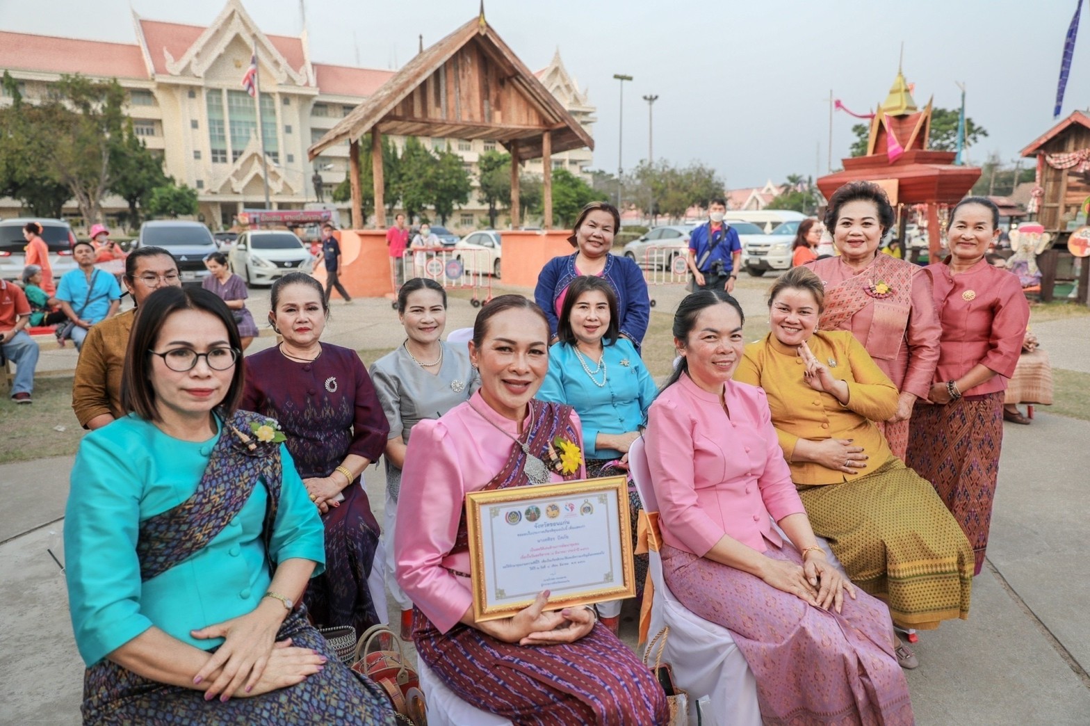 ? พช.ขอนแก่น : จัดงานวันสตรีสากล ประจำปี2566 “รวมพลังสตรี สร้างสรรค์งานพัฒนา สืบสานภูมิปัญญา ผ้าถิ่นทันสมัย ไทขอนแก่น”