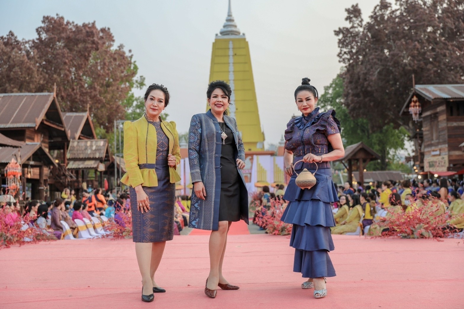 ? พช.ขอนแก่น : จัดงานวันสตรีสากล ประจำปี2566 “รวมพลังสตรี สร้างสรรค์งานพัฒนา สืบสานภูมิปัญญา ผ้าถิ่นทันสมัย ไทขอนแก่น”