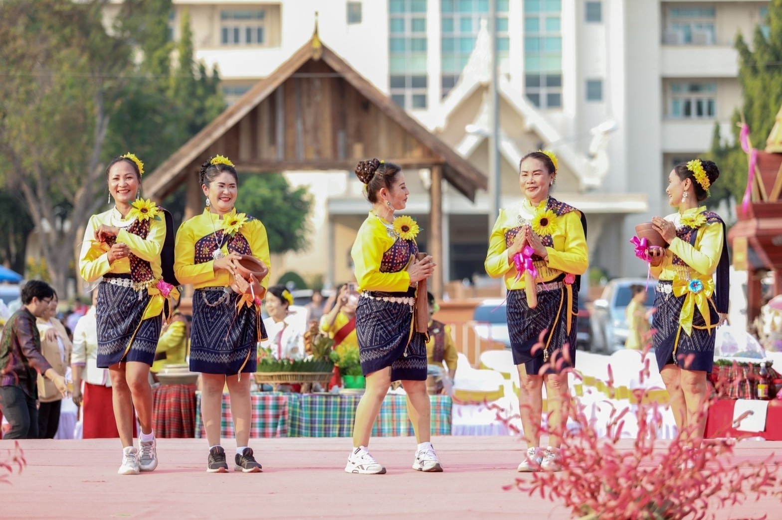 ? พช.ขอนแก่น : จัดงานวันสตรีสากล ประจำปี2566 “รวมพลังสตรี สร้างสรรค์งานพัฒนา สืบสานภูมิปัญญา ผ้าถิ่นทันสมัย ไทขอนแก่น”