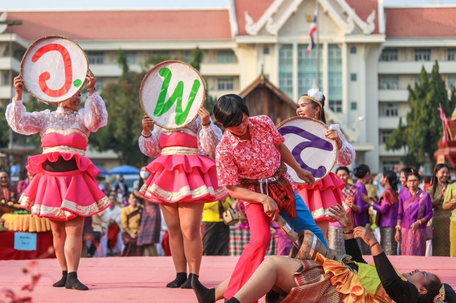 ? พช.ขอนแก่น : จัดงานวันสตรีสากล ประจำปี2566 “รวมพลังสตรี สร้างสรรค์งานพัฒนา สืบสานภูมิปัญญา ผ้าถิ่นทันสมัย ไทขอนแก่น”
