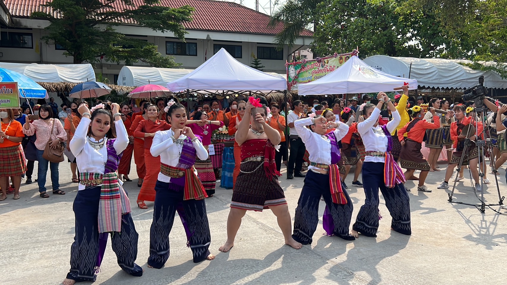 ?พช.ขอนแก่น : ร่วมพิธีเปิดและจัดกิจกรรมงานประจำปี รวมของดีเมืองชุมแพ ประจำปี 2566