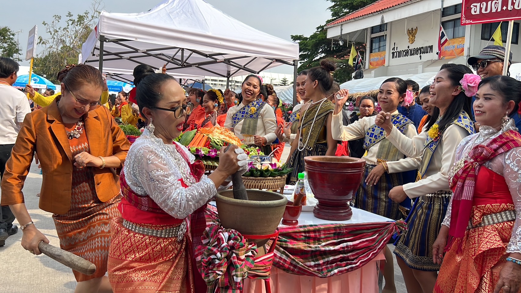 ?พช.ขอนแก่น : ร่วมพิธีเปิดและจัดกิจกรรมงานประจำปี รวมของดีเมืองชุมแพ ประจำปี 2566