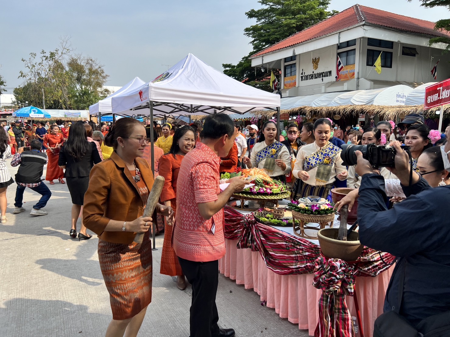 ?พช.ขอนแก่น : ร่วมพิธีเปิดและจัดกิจกรรมงานประจำปี รวมของดีเมืองชุมแพ ประจำปี 2566