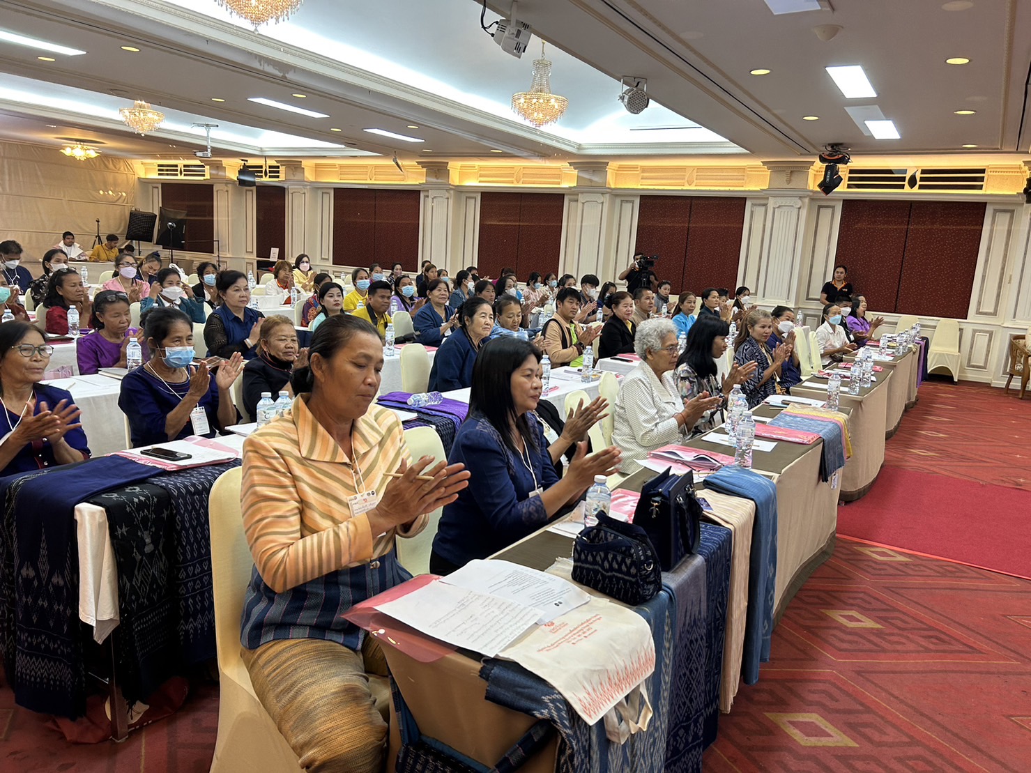 ?พช.ขอนแก่น : จัดอบรมให้ความรู้กับผู้ผลิต ผู้ประกอบการโครงการพัฒนาผลิตภัณฑ์ OTOP กลุ่มปรับตัวสู่การพัฒนา (Quad rant D) ตามกลุ่มคลัสเตอร์ให้มีคุณภาพมาตรฐาน
