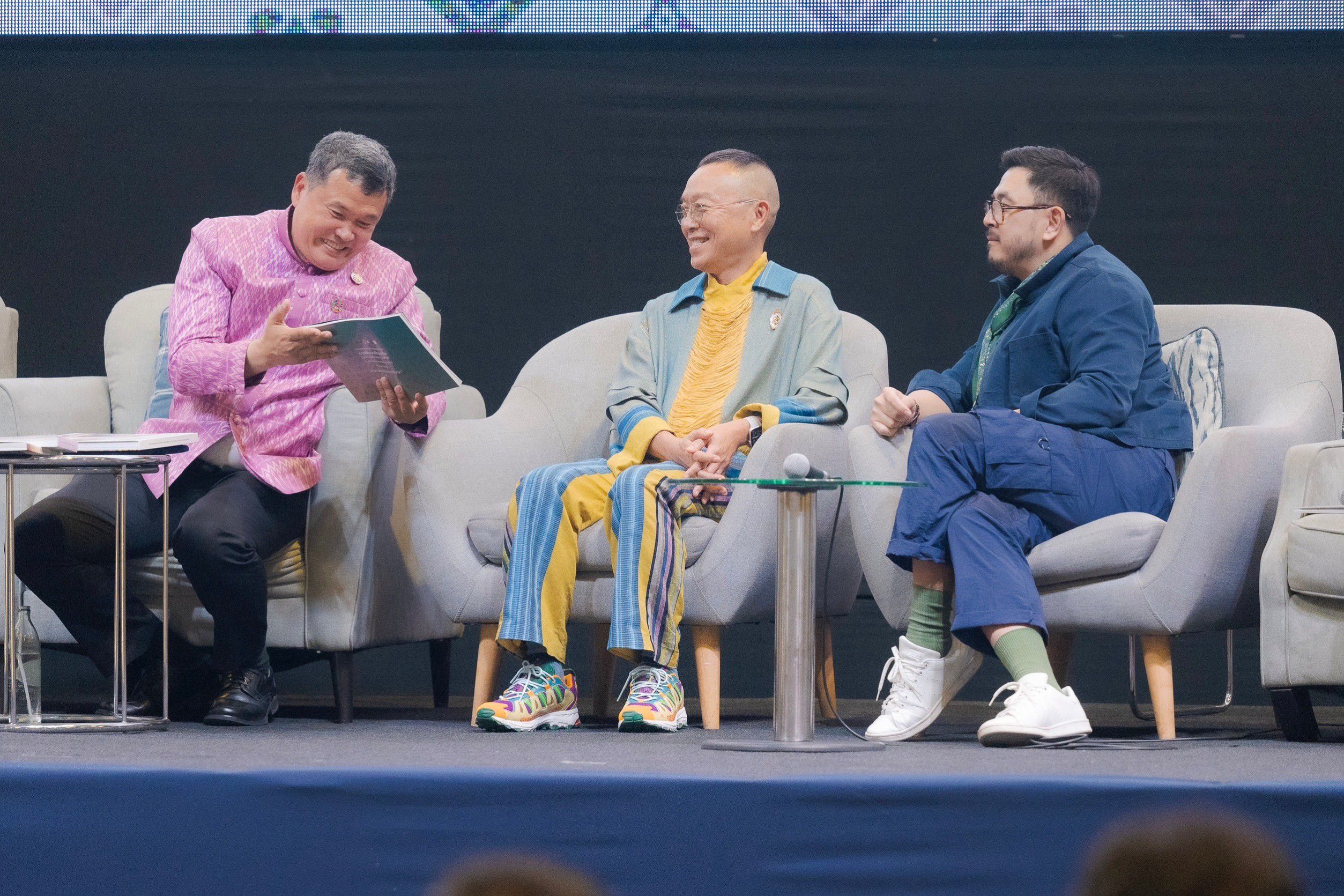 ?พช.ขอนแก่น : ร่วมงานพิธีแถลงข่าวประกวดผ้าลายพระราชทาน “ผ้าลายดอกรักราชกัญญา” ณ มณฑาทิพย์ ฮอลล์ ต.หมากแข้ง อ.เมืองอุดรธานี จ.อุดรธานี