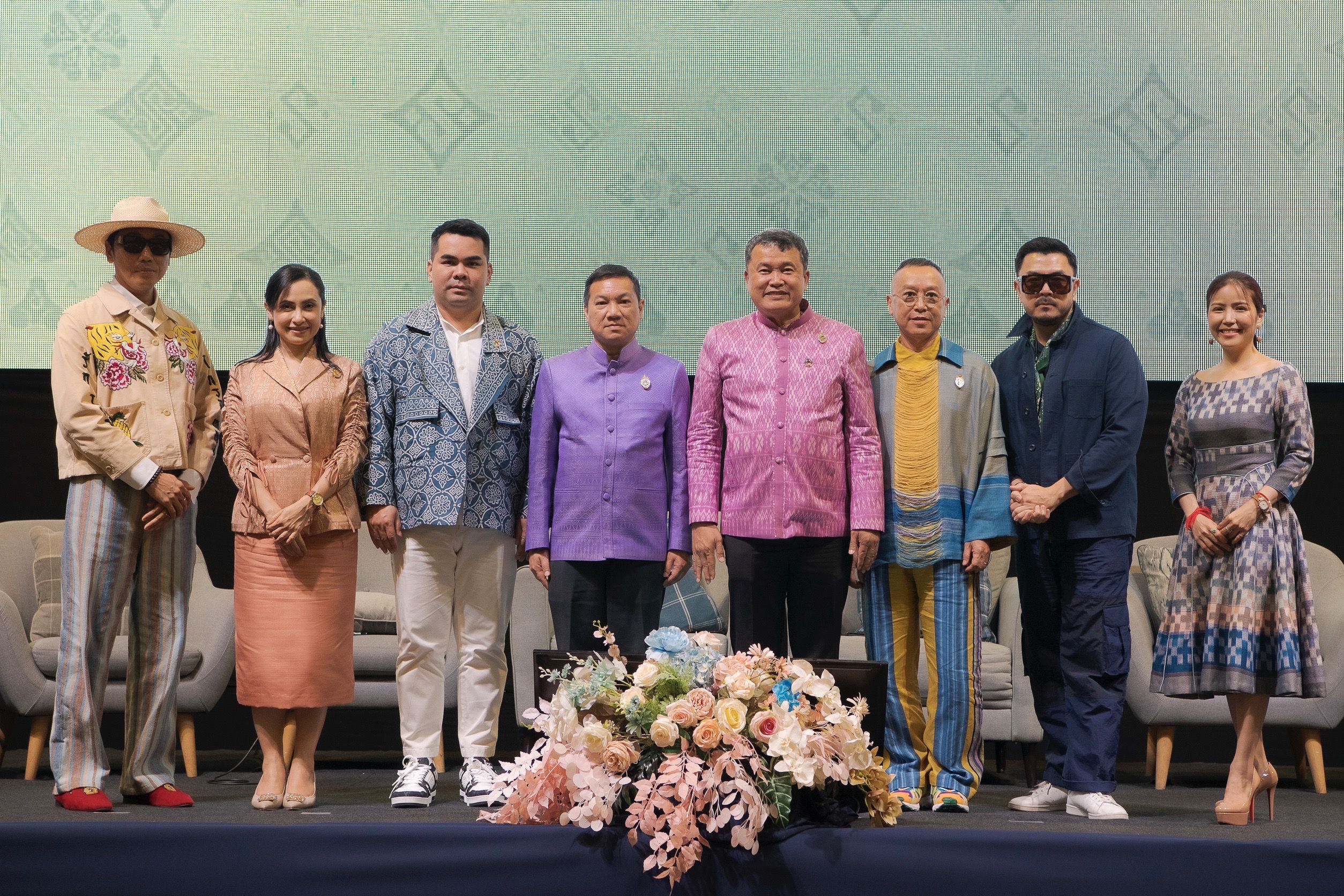 ?พช.ขอนแก่น : ร่วมงานพิธีแถลงข่าวประกวดผ้าลายพระราชทาน “ผ้าลายดอกรักราชกัญญา” ณ มณฑาทิพย์ ฮอลล์ ต.หมากแข้ง อ.เมืองอุดรธานี จ.อุดรธานี