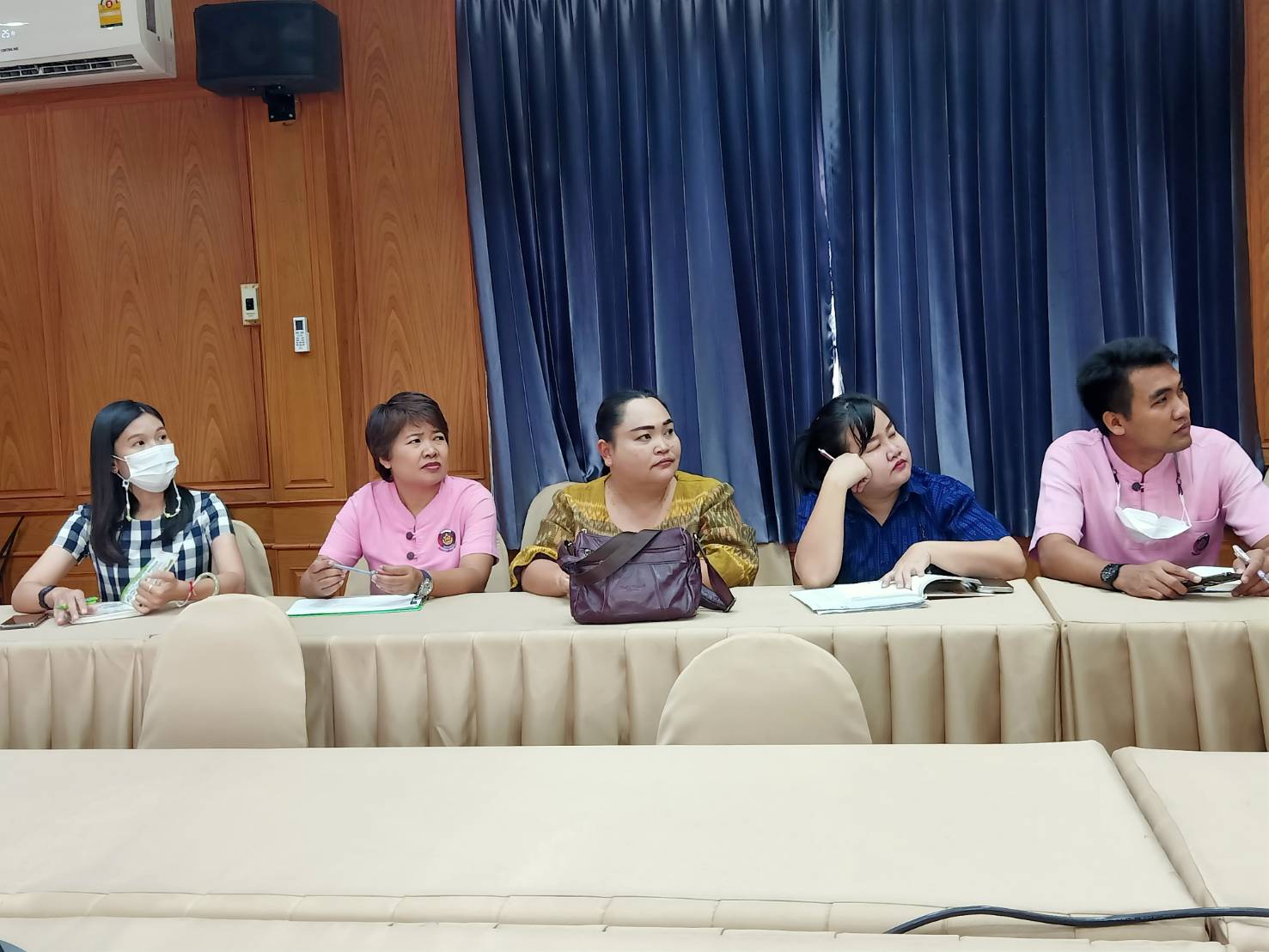 ? พช.ขอนแก่น : จัดประชุมชักซ้อมขับเคลื่อนการดำเนินงานขจัดความยากจนและพัฒนาคนทุกช่วงวัยอย่างยั่งยืนตามหลักปรัชญาของเศรษฐกิจพอเพียง ประจำปี 2566 (โซน3และโซน4)