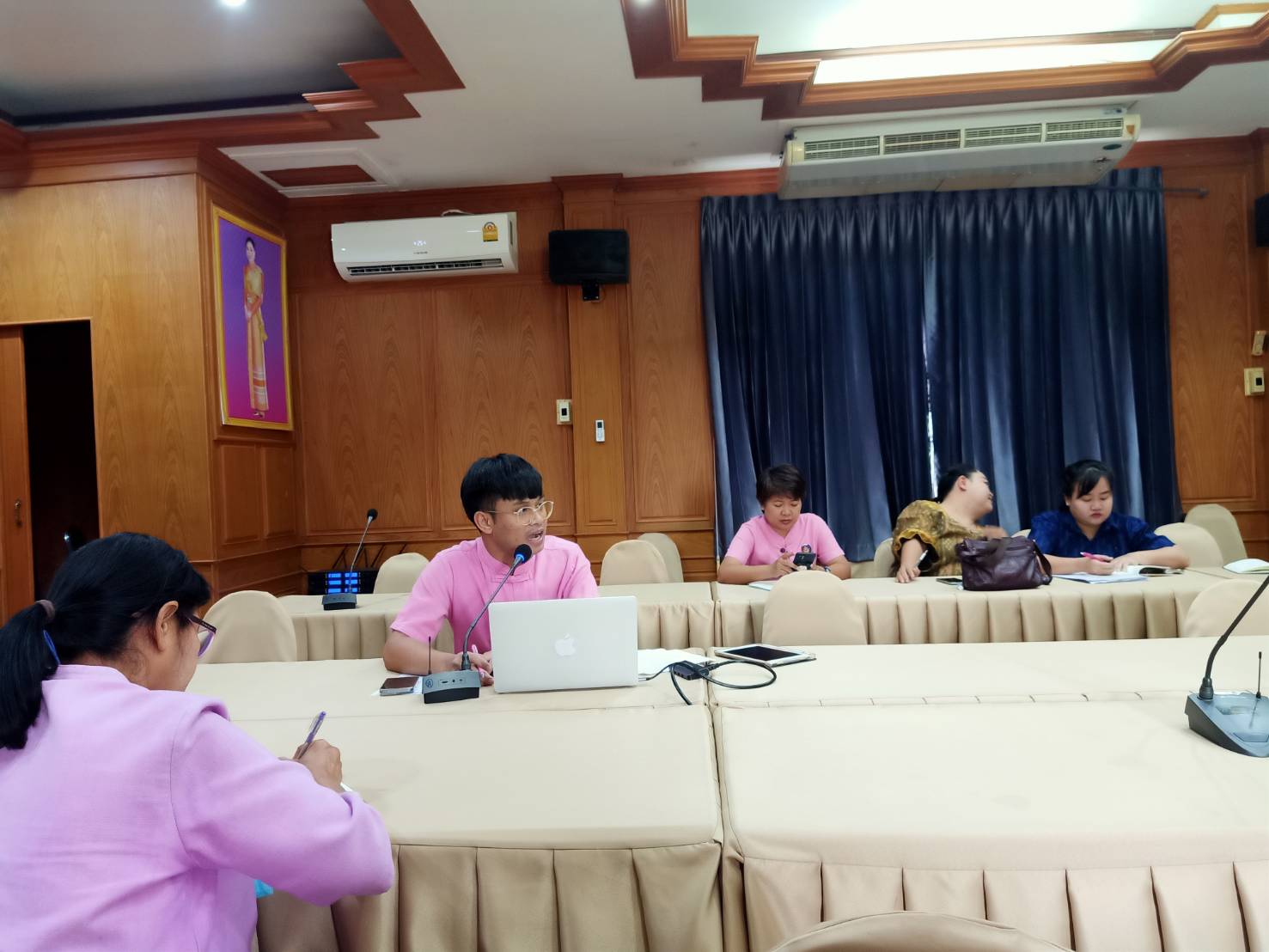 ? พช.ขอนแก่น : จัดประชุมชักซ้อมขับเคลื่อนการดำเนินงานขจัดความยากจนและพัฒนาคนทุกช่วงวัยอย่างยั่งยืนตามหลักปรัชญาของเศรษฐกิจพอเพียง ประจำปี 2566 (โซน3และโซน4)