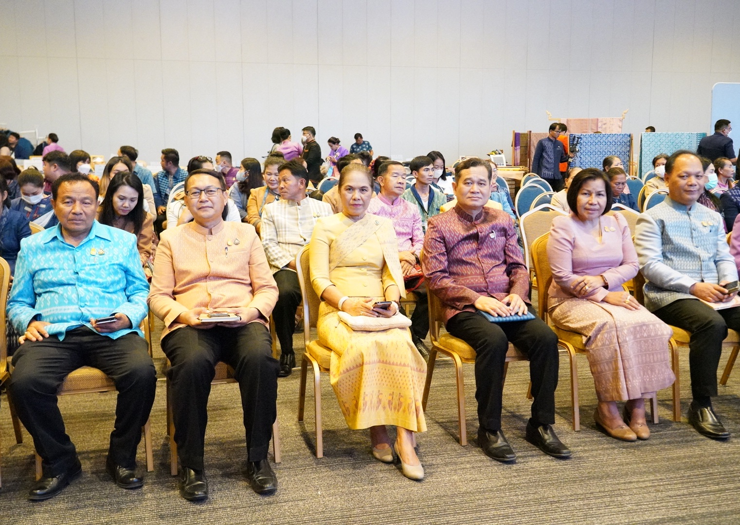 ?พช.ขอนแก่น : ร่วมงานพิธีแถลงข่าวประกวดผ้าลายพระราชทาน “ผ้าลายดอกรักราชกัญญา” ณ มณฑาทิพย์ ฮอลล์ ต.หมากแข้ง อ.เมืองอุดรธานี จ.อุดรธานี