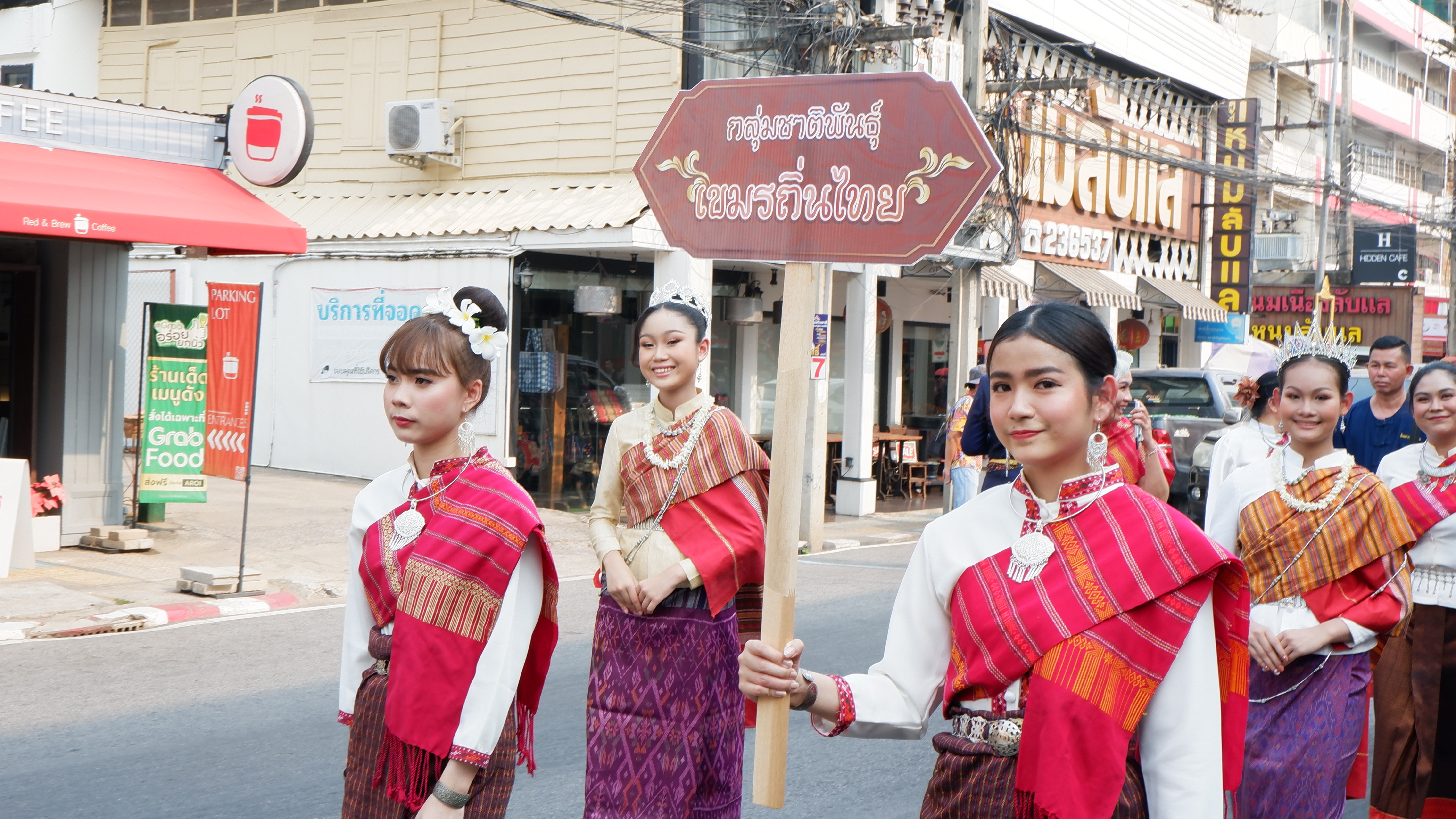 ? จังหวัดขอนแก่น : เปิดงานสืบสานประเพณีสงกรานต์ ภายใต้แนวคิด วิถีไทบ้านขอนแก่น ร่วมสานใจสู่สากล