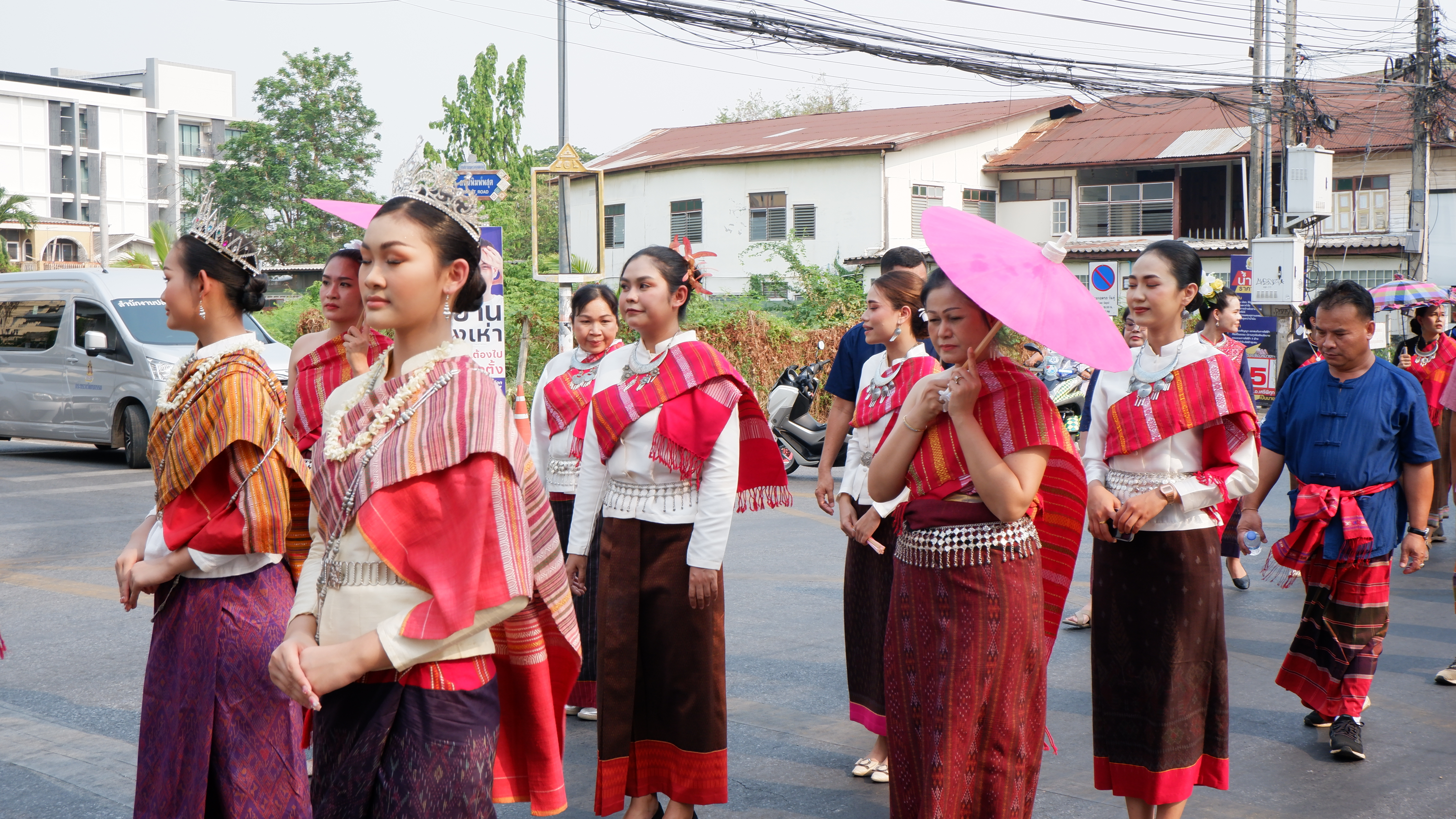 ? จังหวัดขอนแก่น : เปิดงานสืบสานประเพณีสงกรานต์ ภายใต้แนวคิด วิถีไทบ้านขอนแก่น ร่วมสานใจสู่สากล