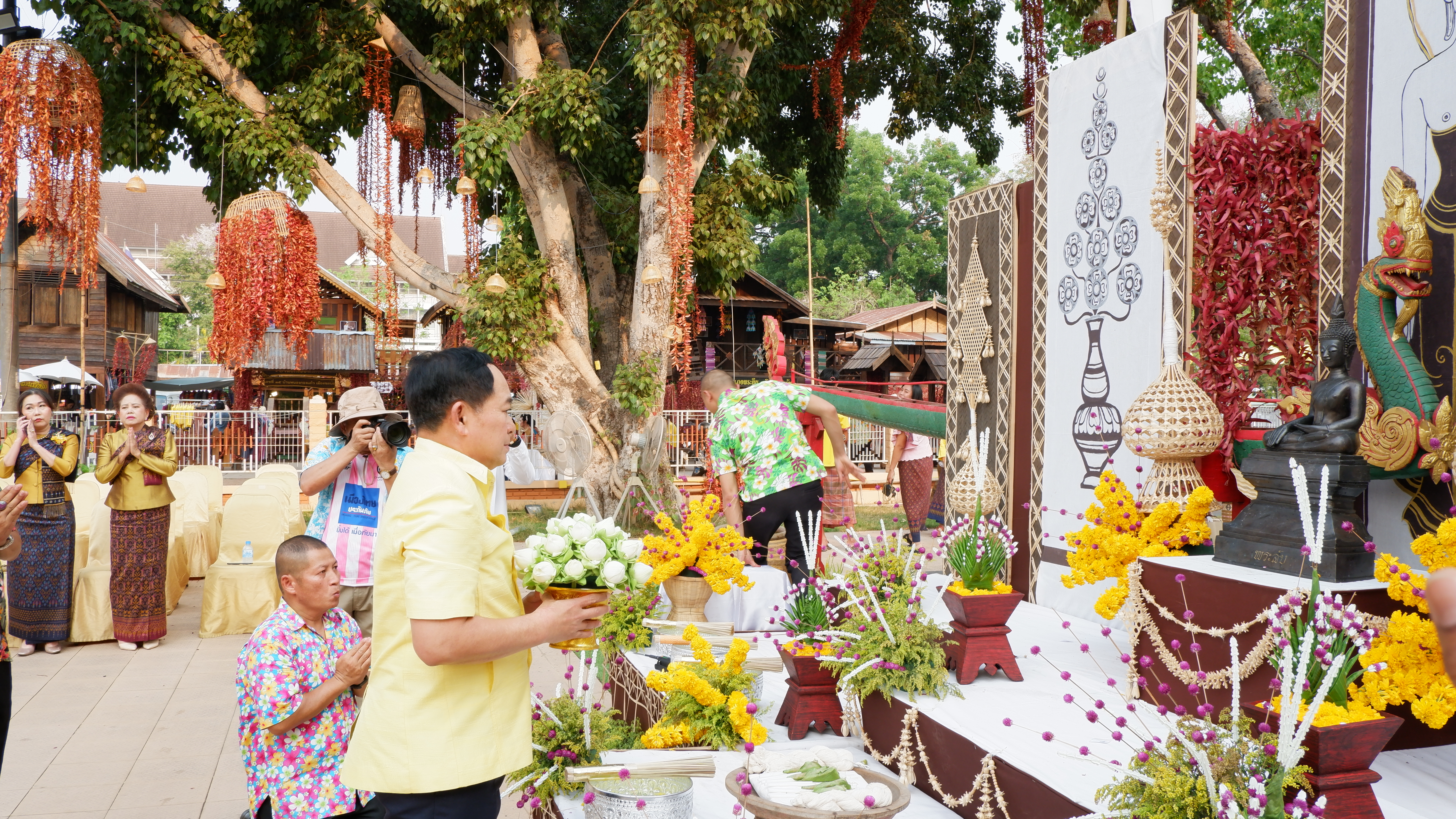 ? จังหวัดขอนแก่น : เปิดงานสืบสานประเพณีสงกรานต์ ภายใต้แนวคิด วิถีไทบ้านขอนแก่น ร่วมสานใจสู่สากล