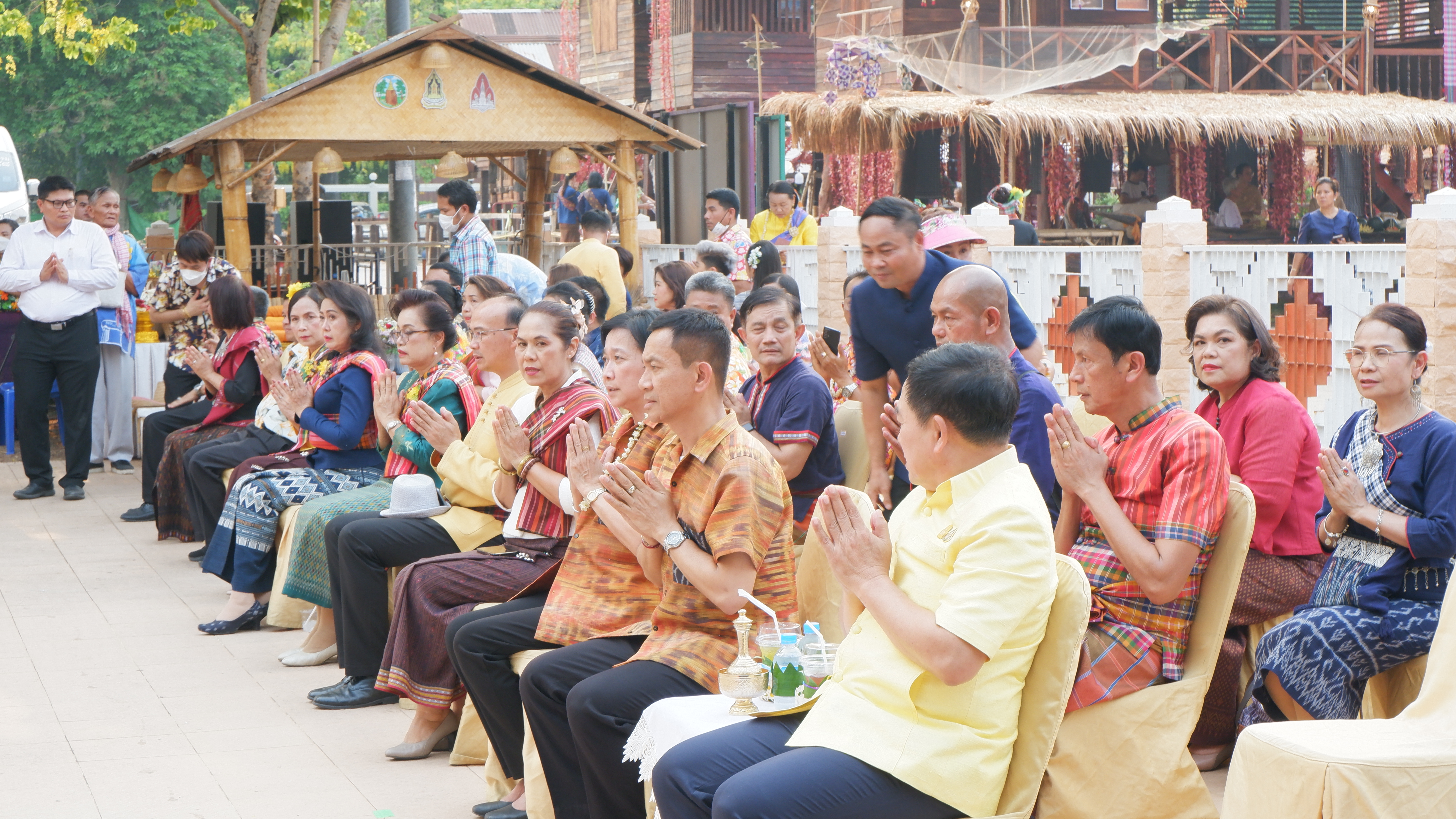 ? จังหวัดขอนแก่น : เปิดงานสืบสานประเพณีสงกรานต์ ภายใต้แนวคิด วิถีไทบ้านขอนแก่น ร่วมสานใจสู่สากล