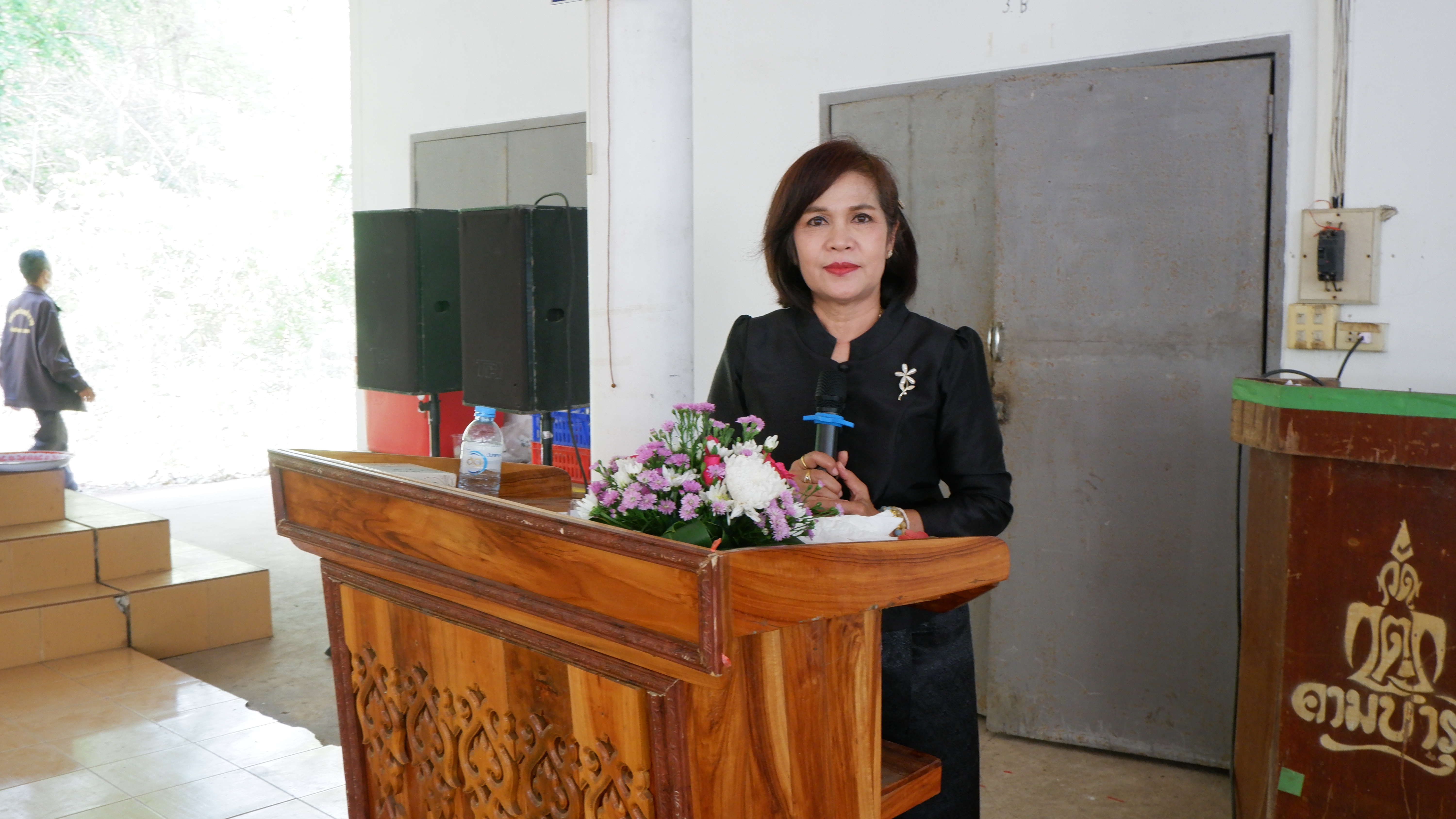 ? พช.ขอนแก่น : ร่วมงานฌาปนกิจศพ นายศักดา ศิริสมบัติ ตำแหน่ง พนักงานขับรถ สังกัดกลุ่มงานประสานและสนับสนุนการบริหารงานพัฒนาชุมชน สพจ.ขอนแก่น