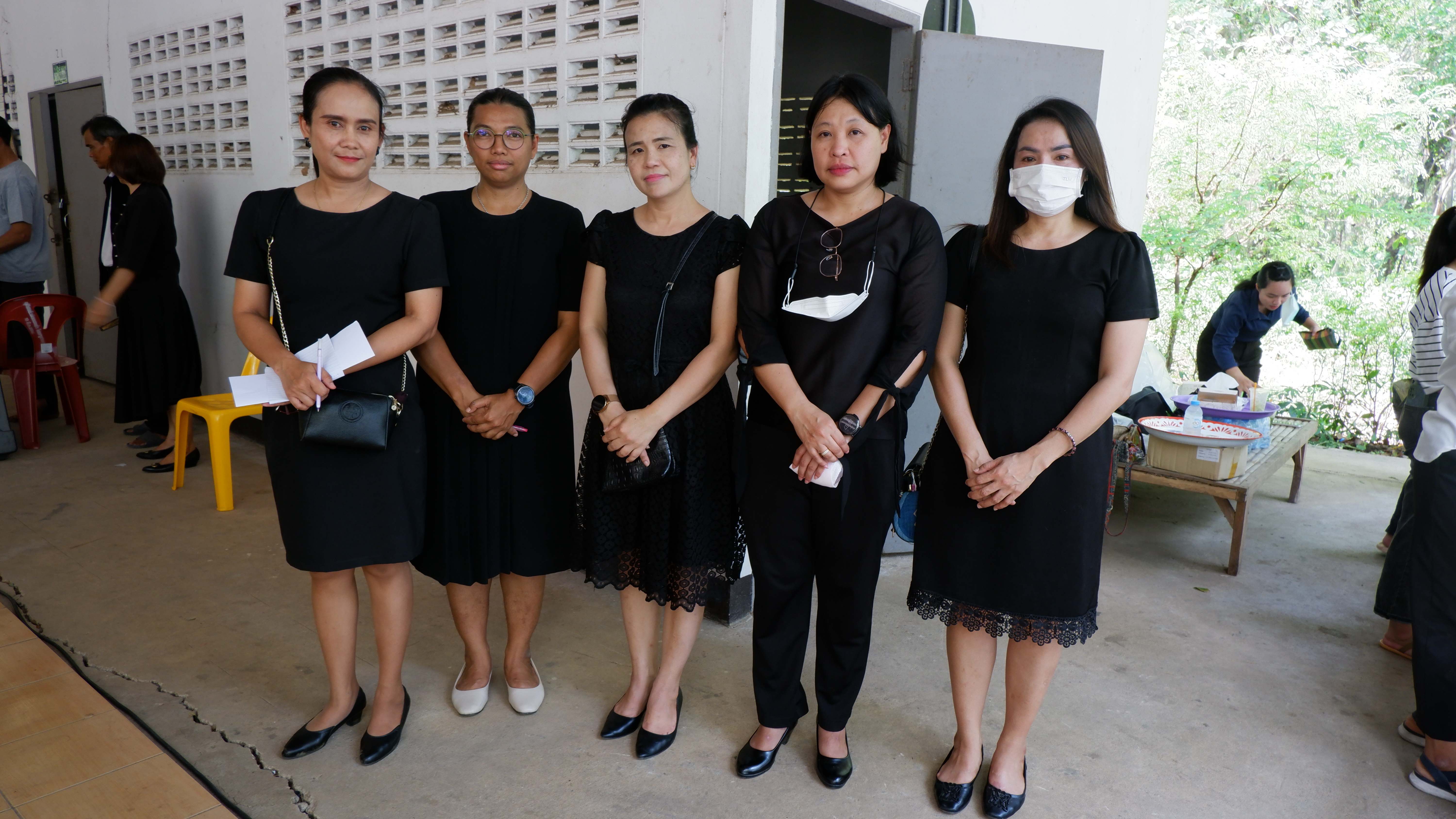? พช.ขอนแก่น : ร่วมงานฌาปนกิจศพ นายศักดา ศิริสมบัติ ตำแหน่ง พนักงานขับรถ สังกัดกลุ่มงานประสานและสนับสนุนการบริหารงานพัฒนาชุมชน สพจ.ขอนแก่น